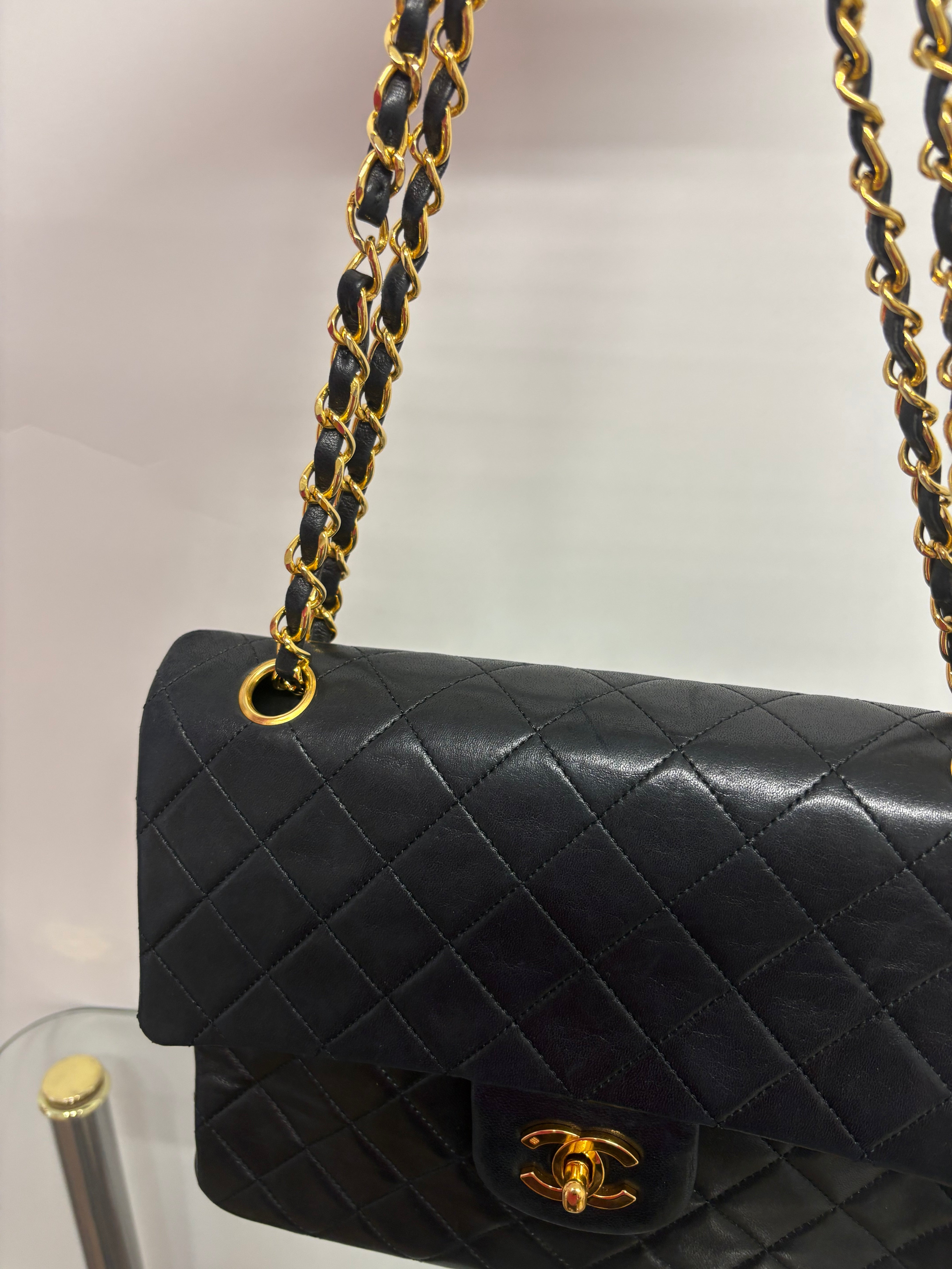 Chanel timeless 25 double flap matelassé negro – serie 1