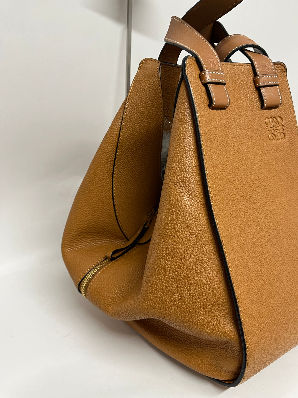 Loewe Hammock Mediano Piel Graneada Camel