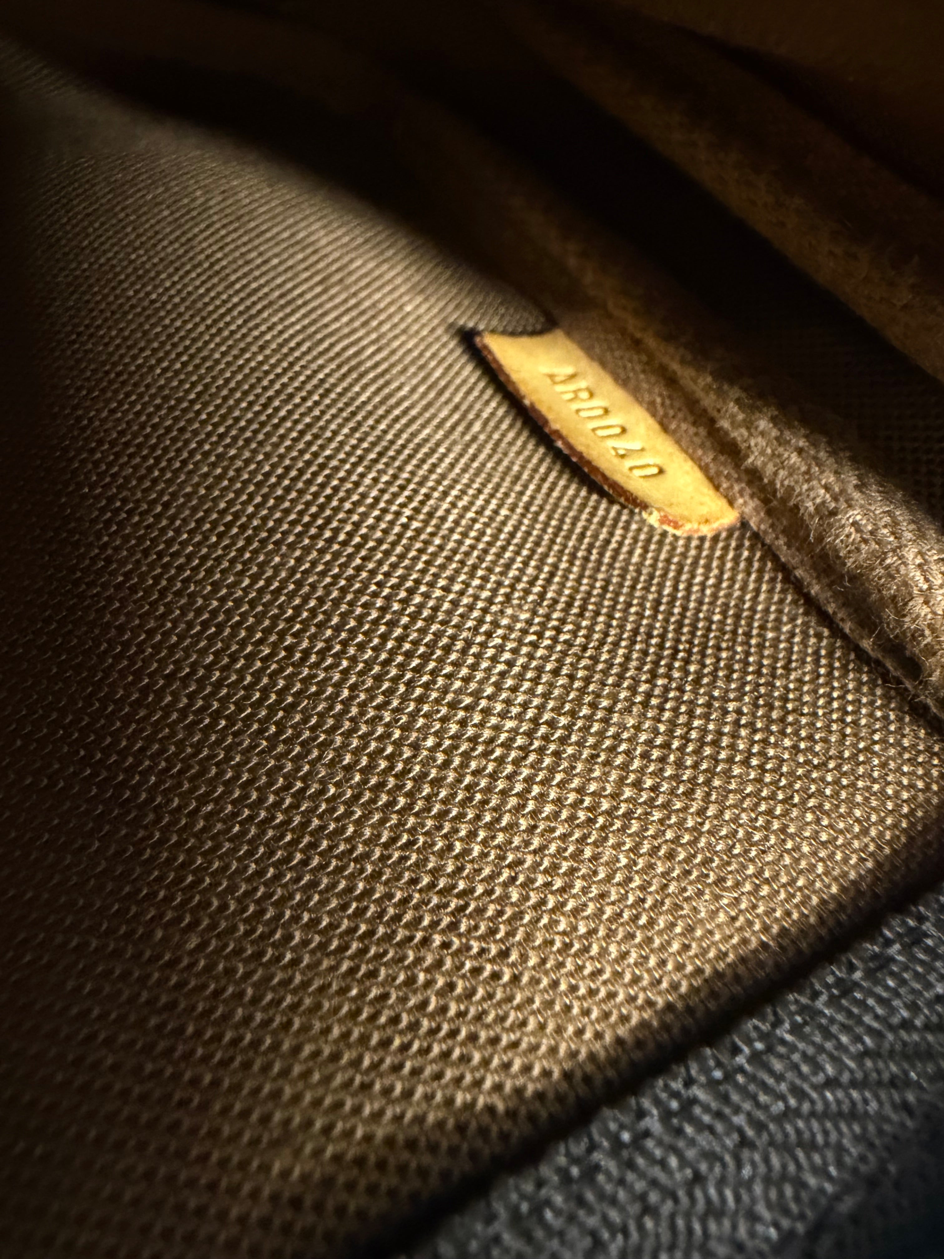 Louis Vuitton Pochette Accessoires monogram con 2 bandoleras extra