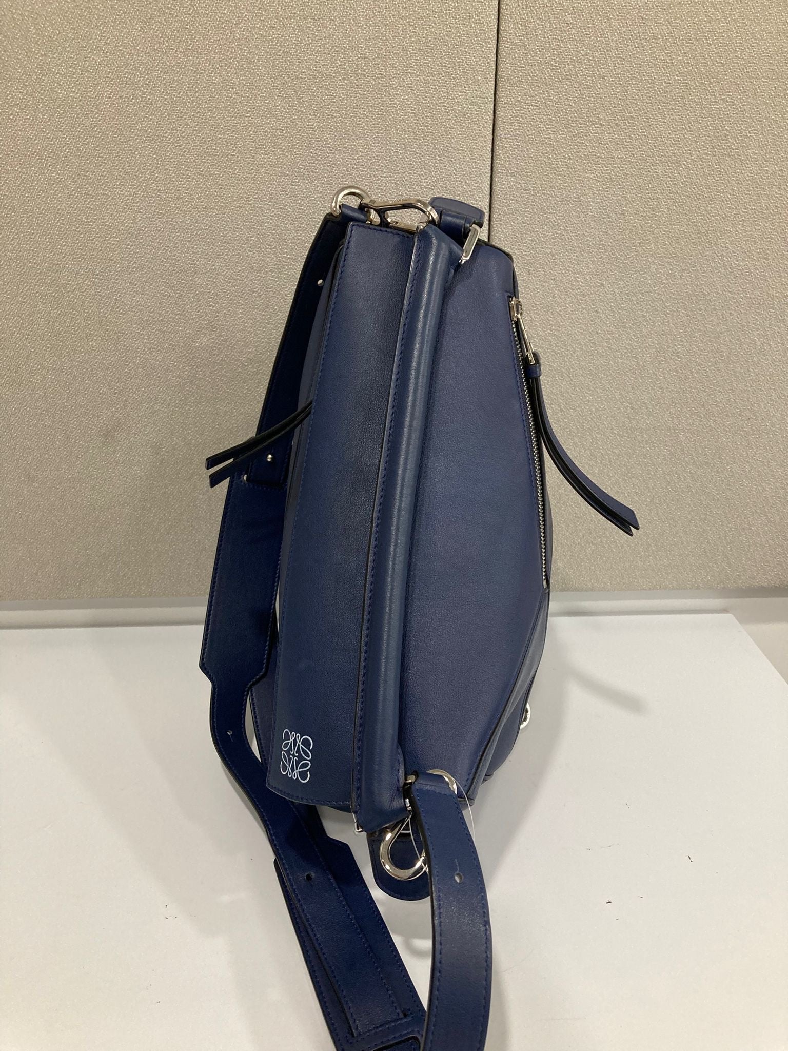 Loewe puzzle mediano azul oscuro