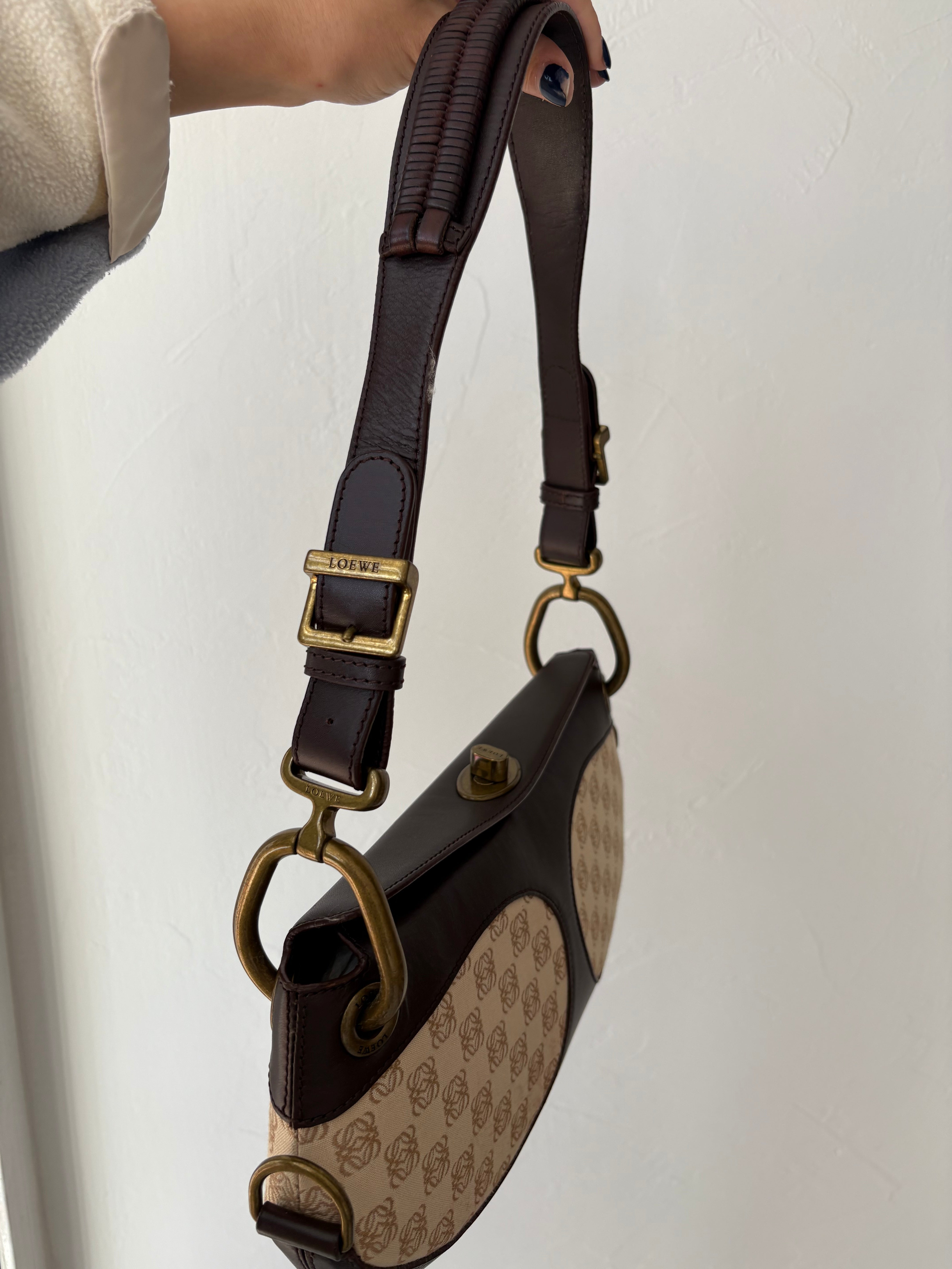 Loewe anagram lock shoulder bag canvas y piel marrón vintage