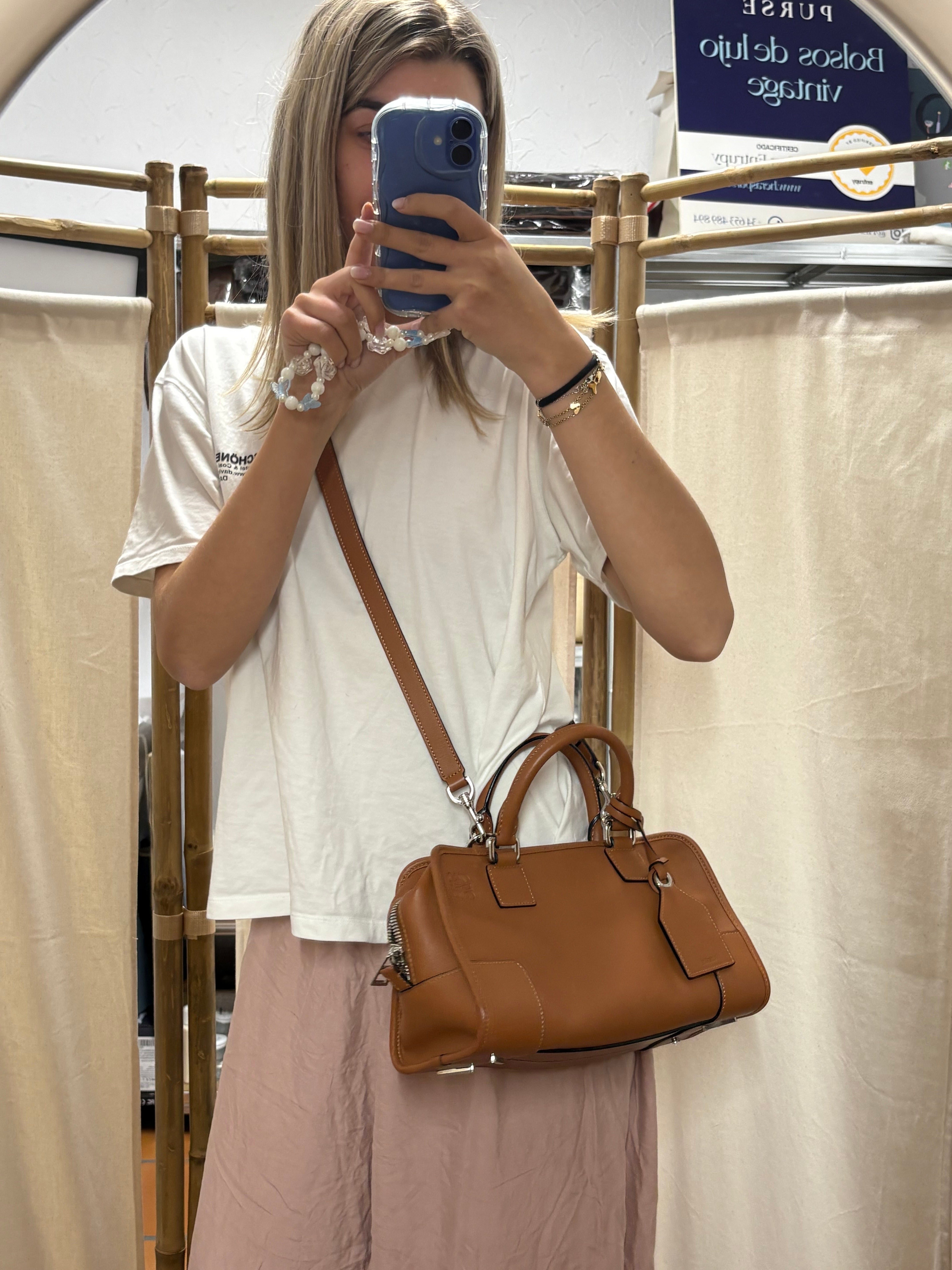 Loewe Amazona 30 Piel Camel con bandolera – Colección Clásica