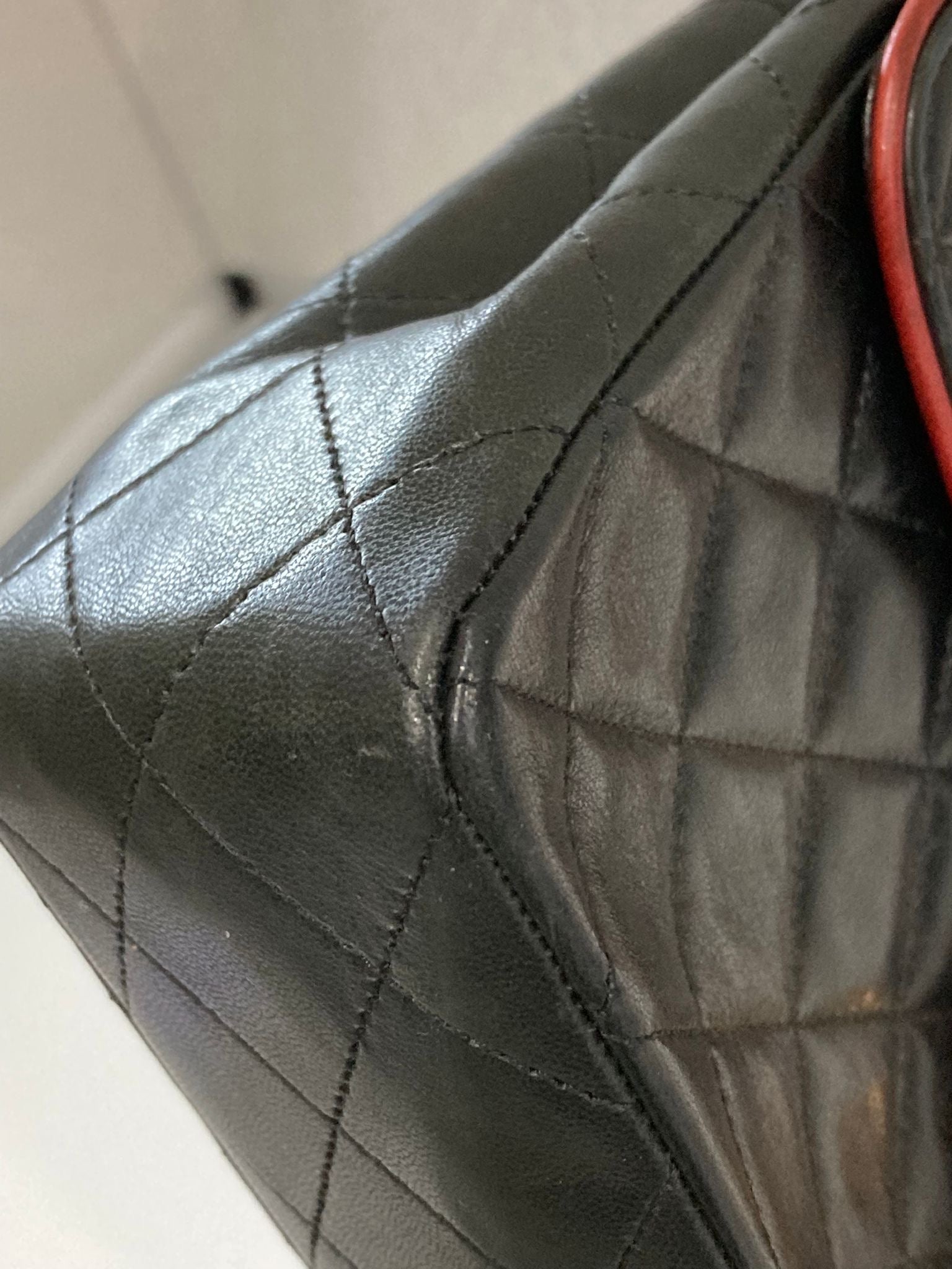 Chanel Timeless Single Flap 25 Negro con Ribete Burdeos – Serie 1