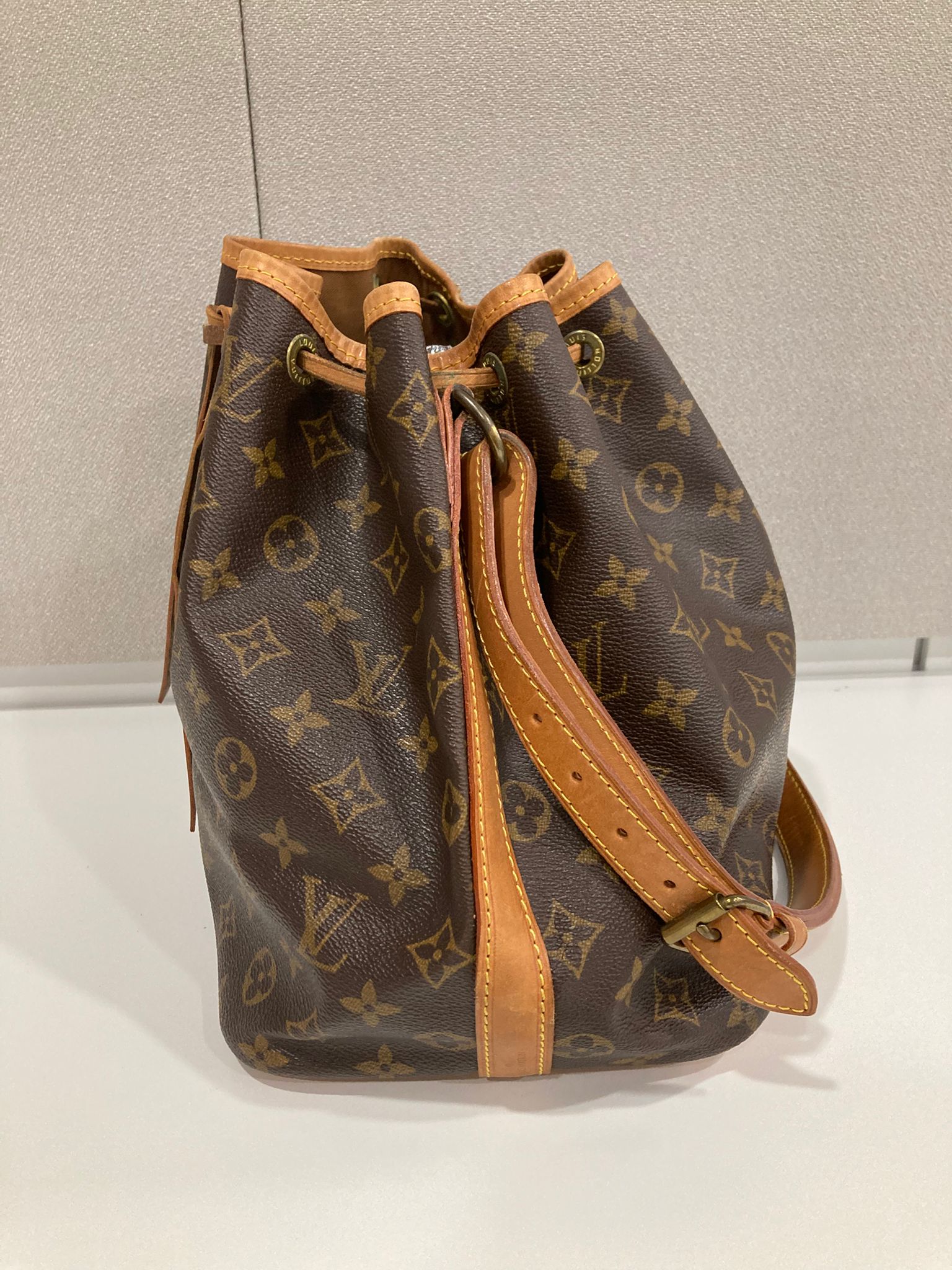 Louis vuitton petit noe monogram canvas