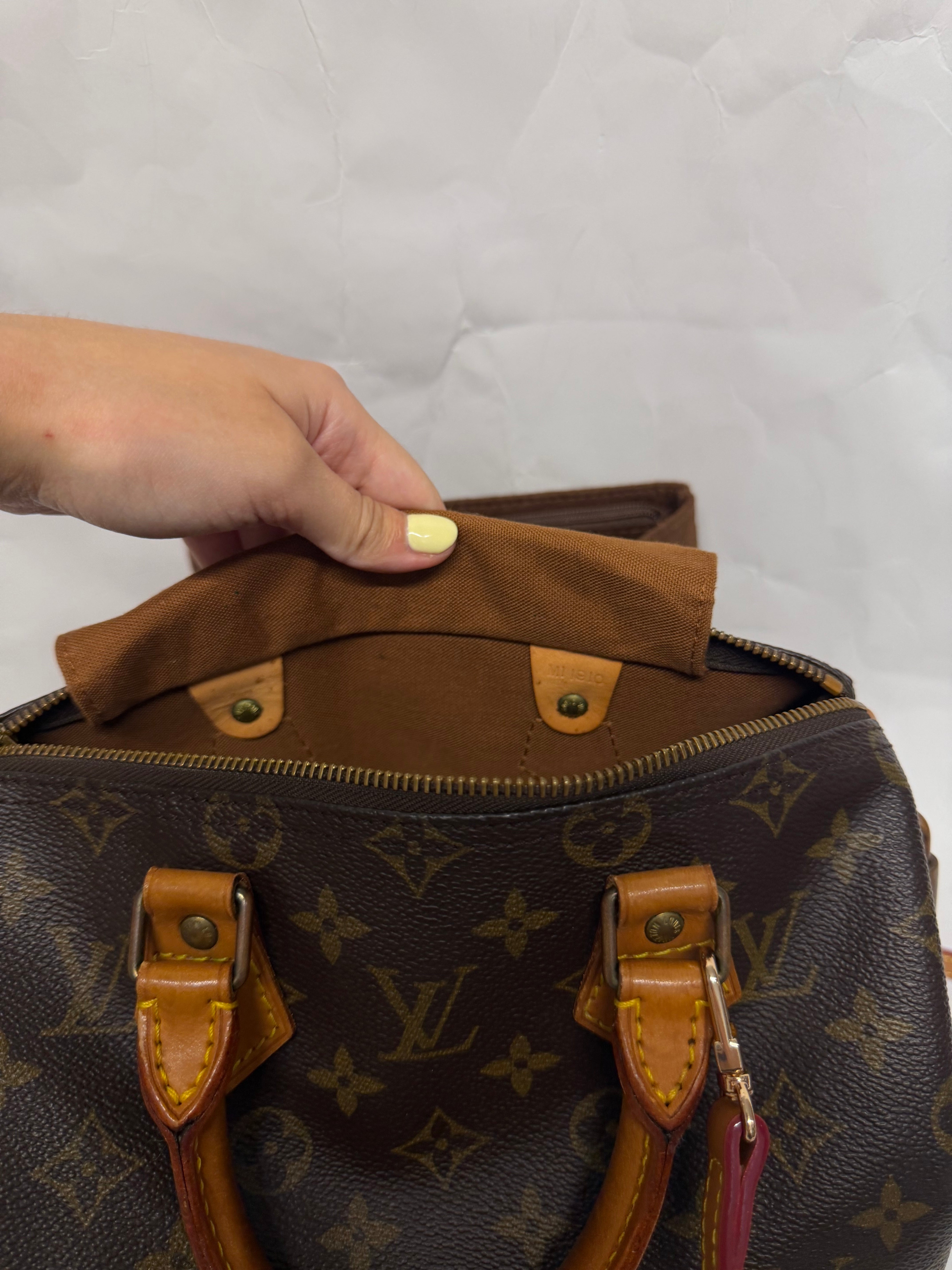 Louis Vuitton Speedy 25 Monogram MI1910