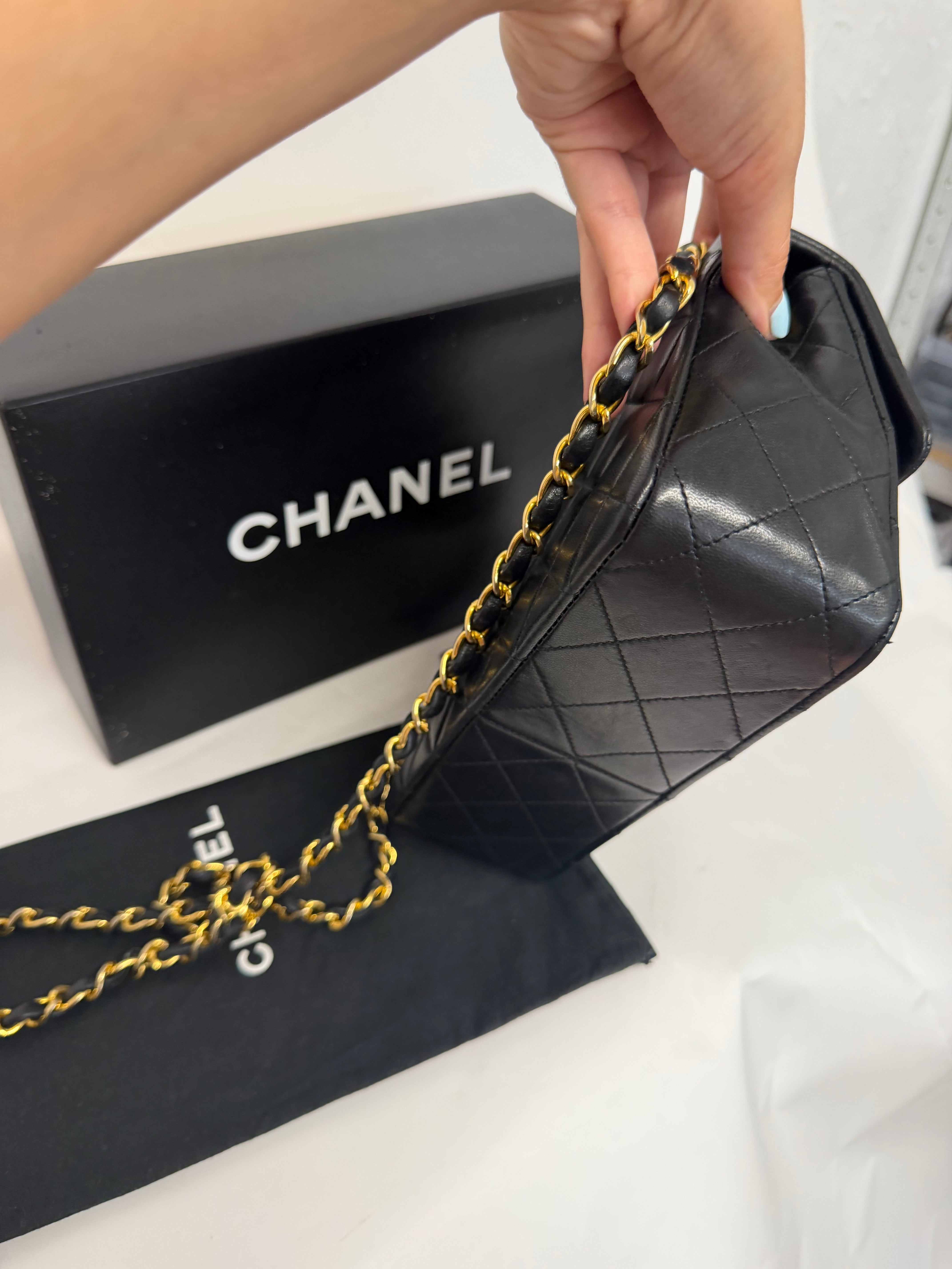Chanel Mini Matelassé 20 Square Piel Cordero Negra