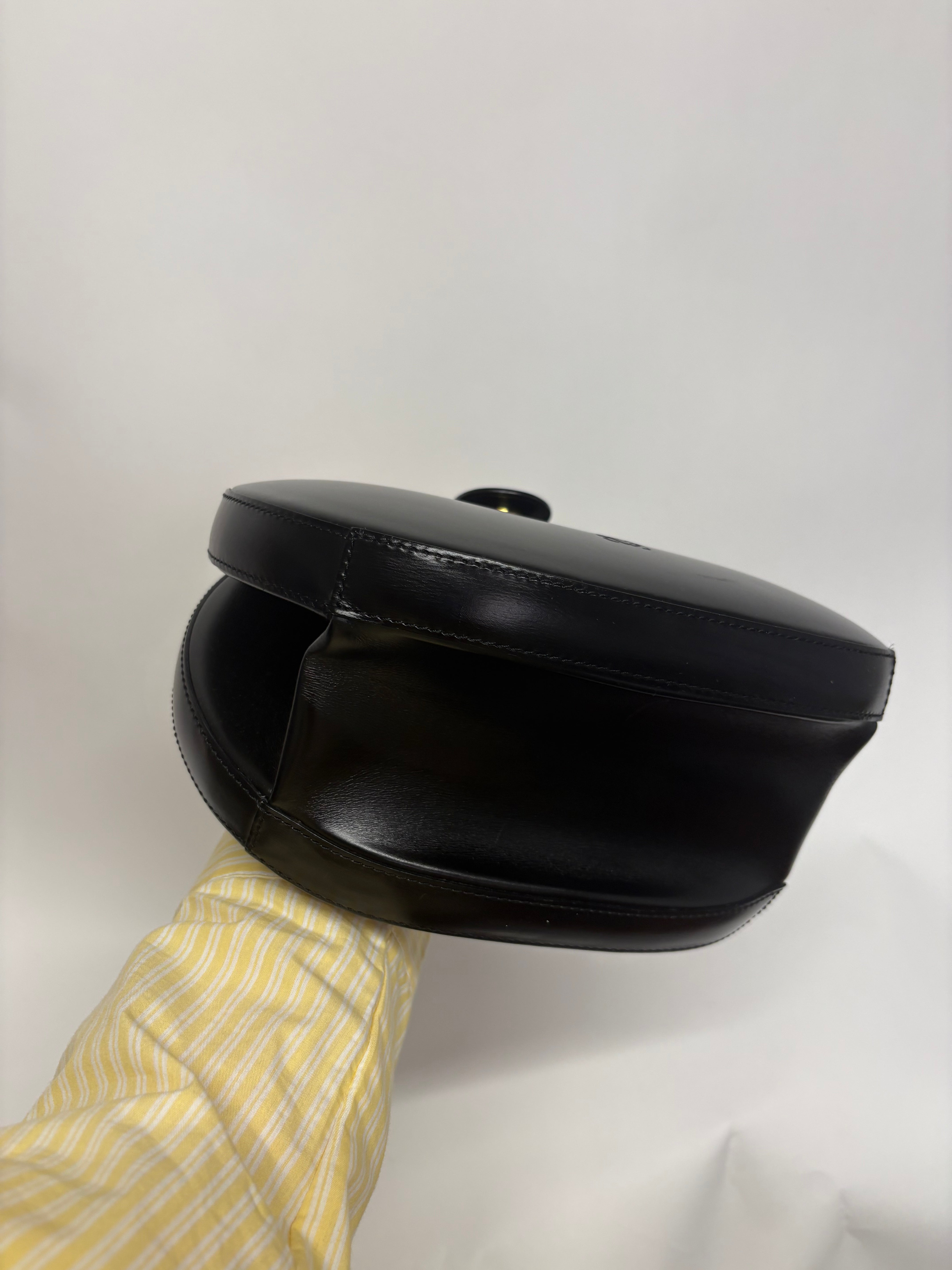 Loewe bombonera negra de mano piel cepillada