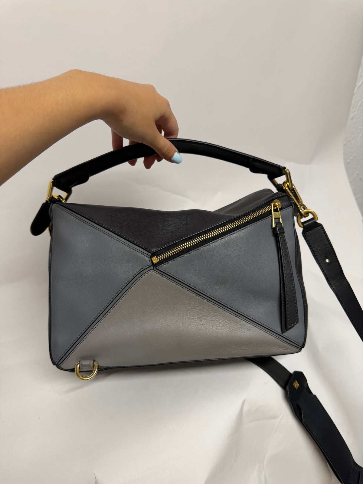 Loewe Puzzle Mediano Tricolor Gris y Negro