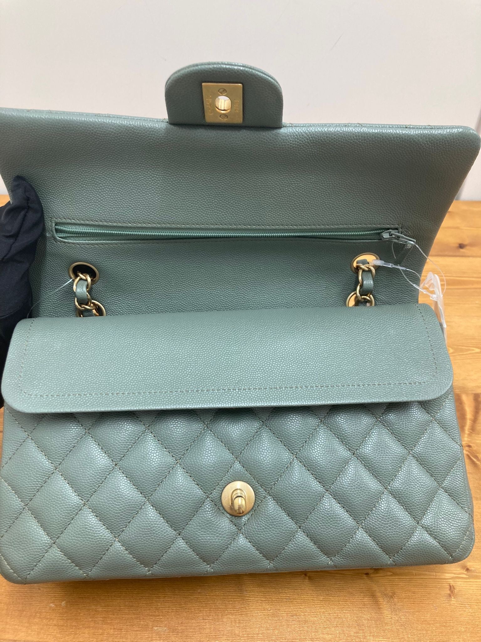 Chanel 11.12 timeless mediano doble flap piel caviar verde