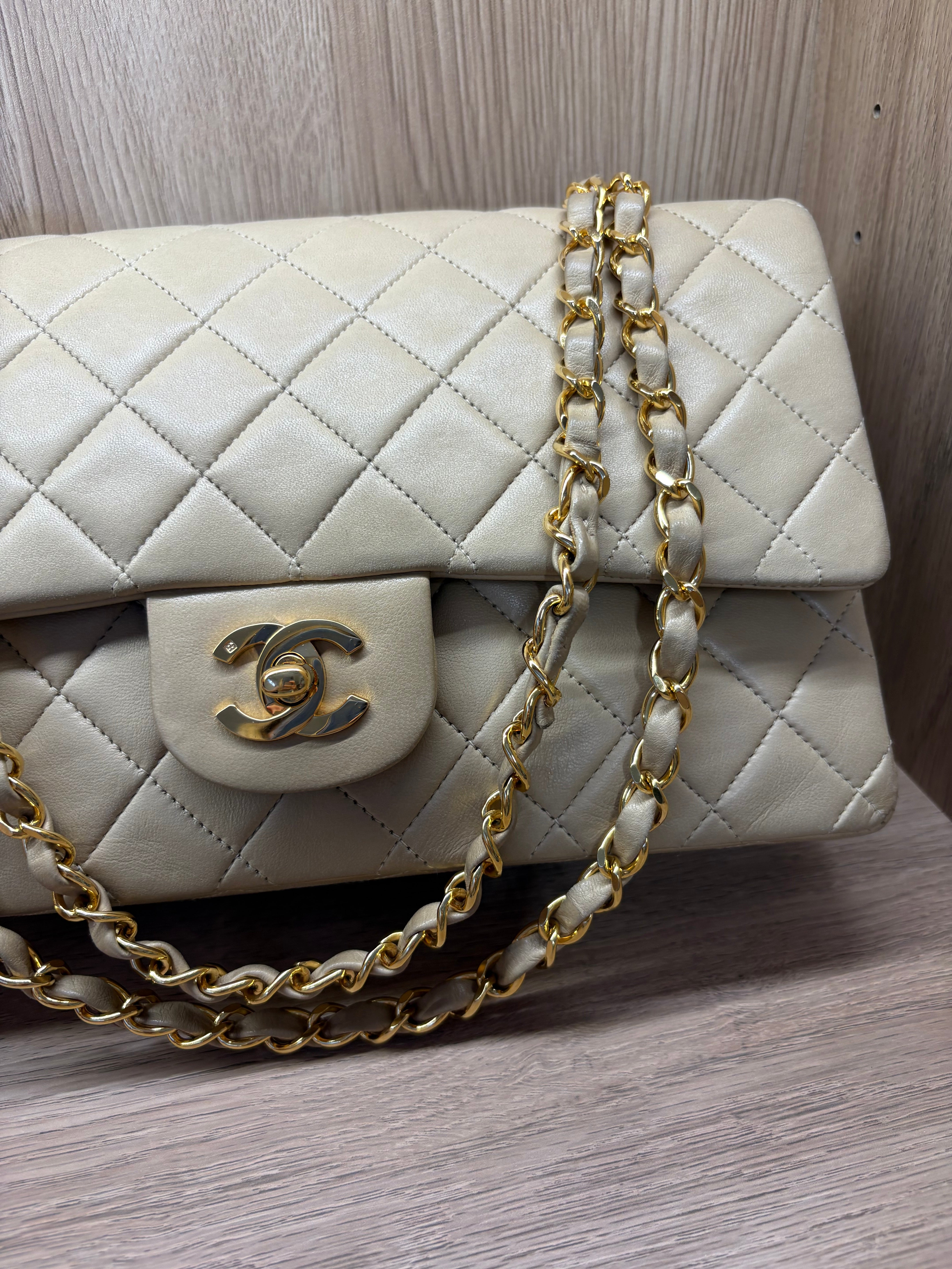 CHANEL Timeless 25 Double Flap Beige Lambskin – Serie 2 (1991-1994)