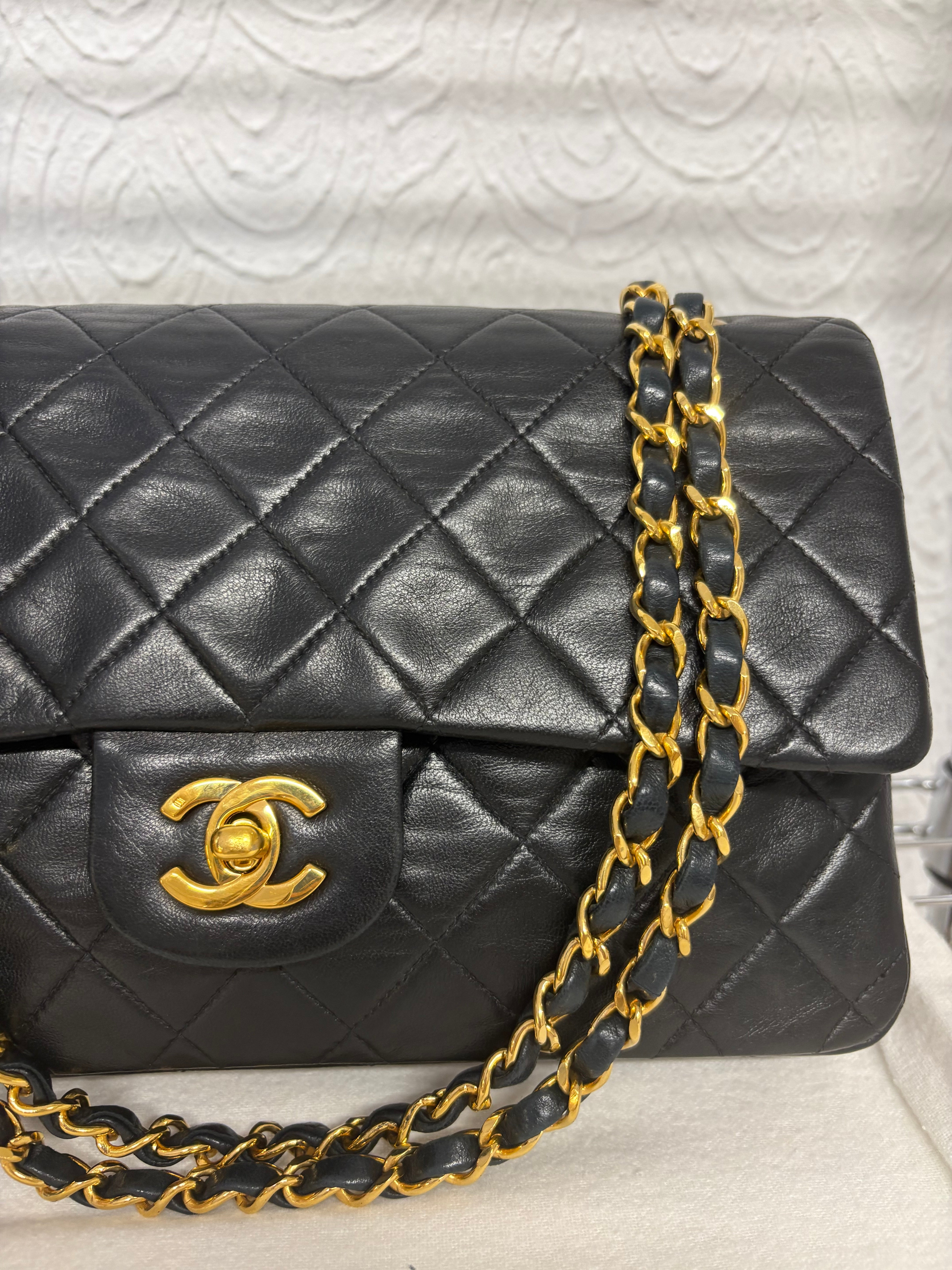 Chanel timeless 25 double flap lambskin negro – serie 4