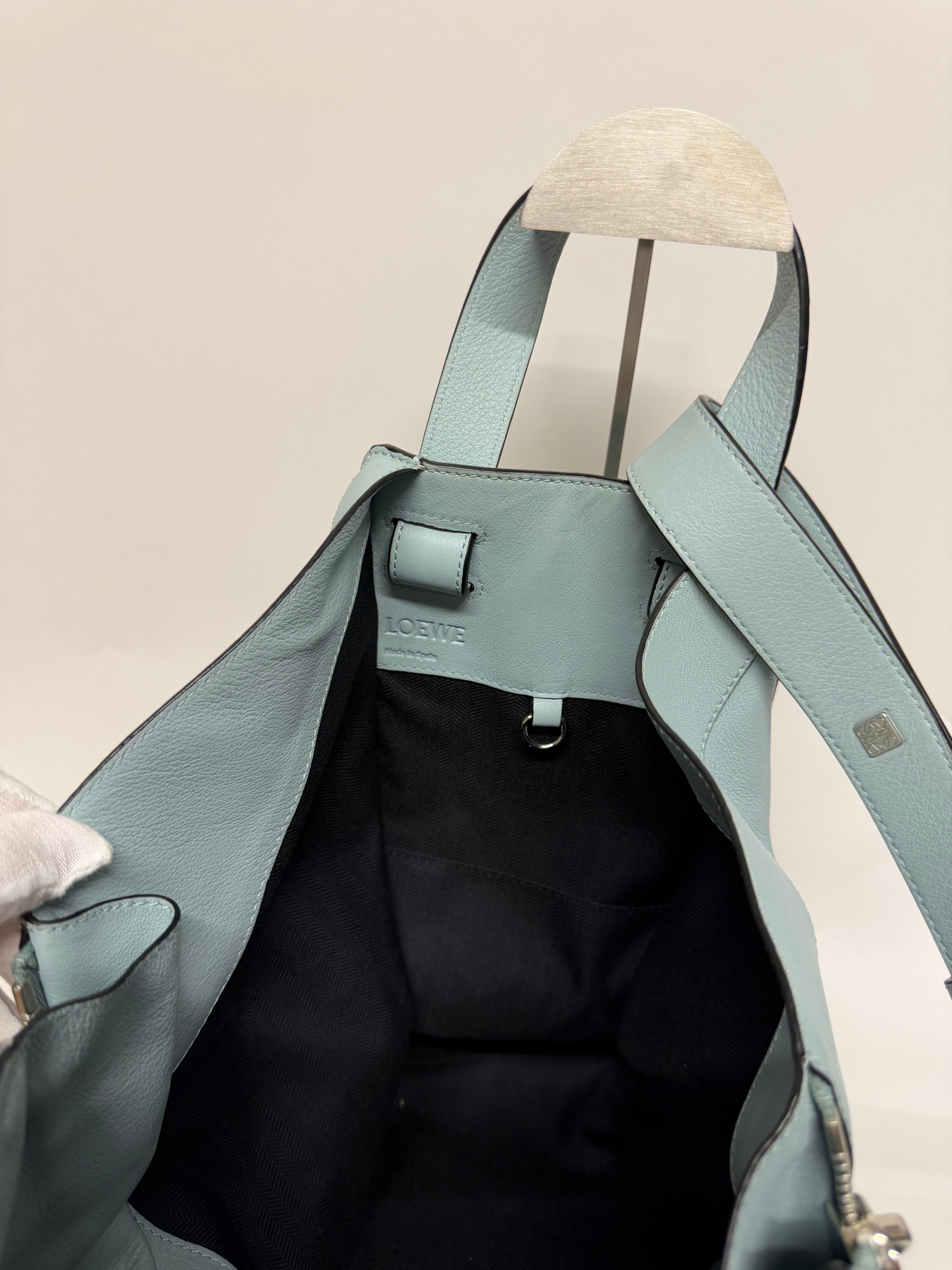 Loewe hammock Grande azul cielo con pouch
