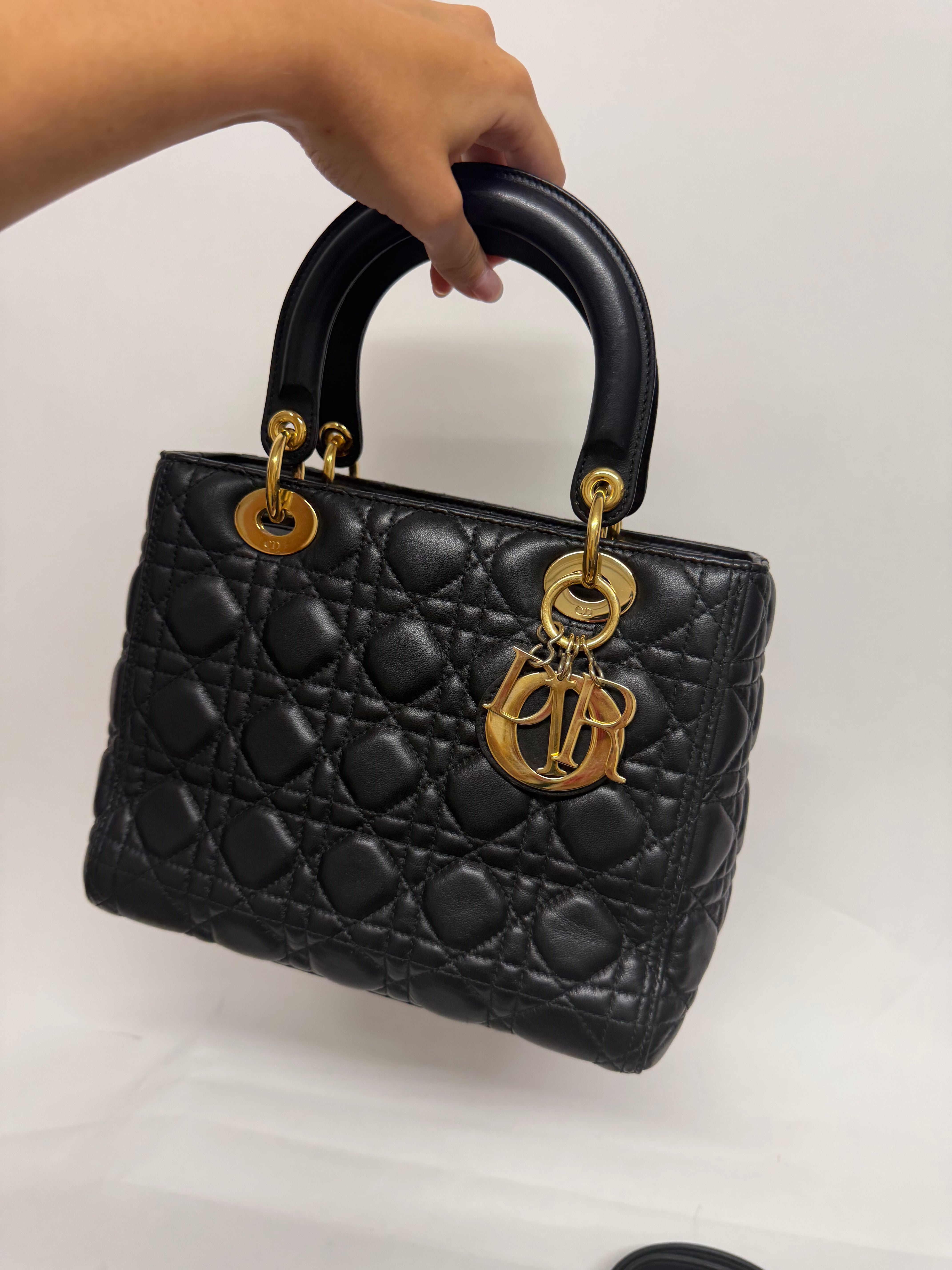 Christian Dior Lady Dior Medium Piel Cordero Negra con bandolera