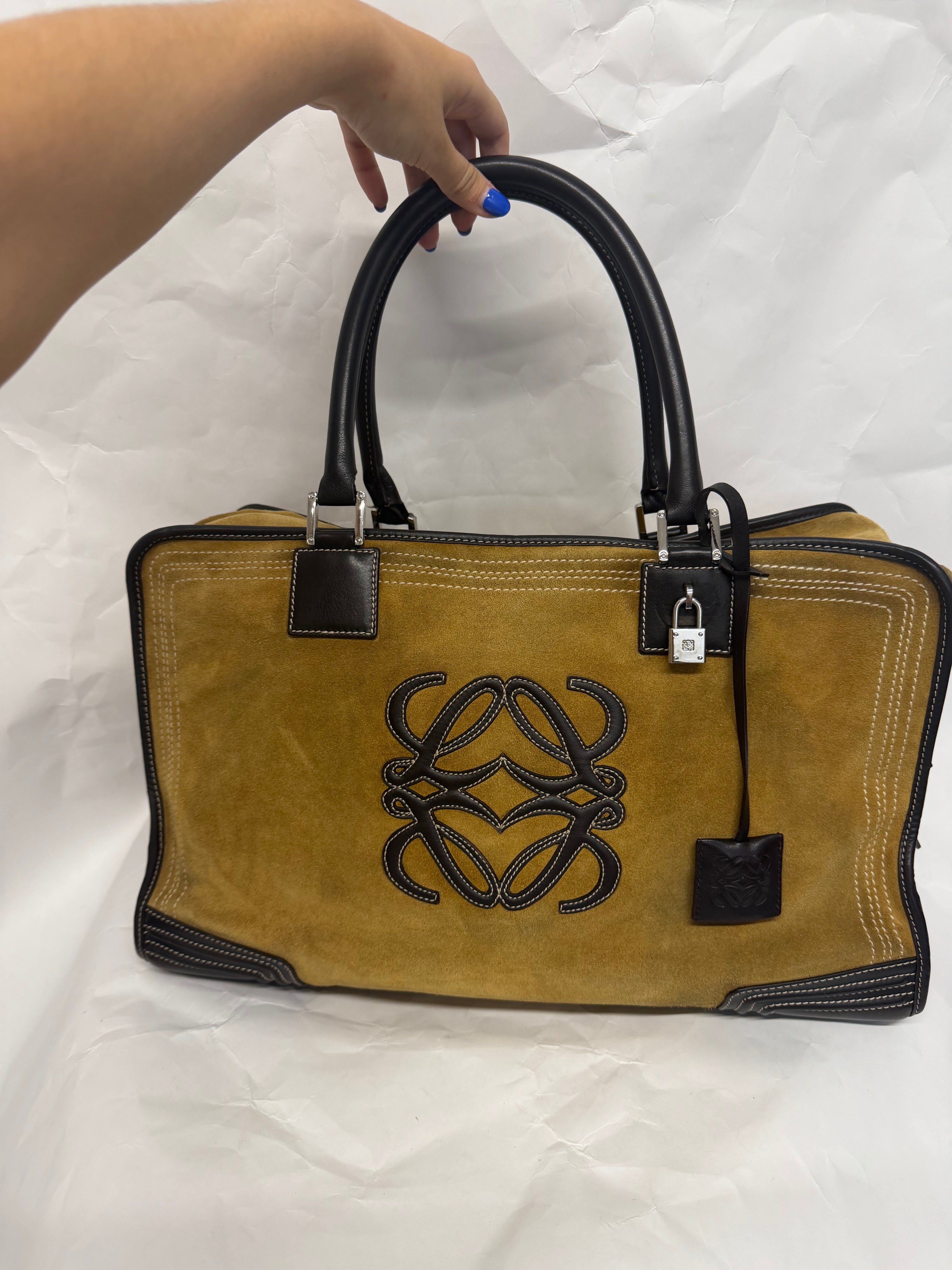 Loewe Amazona 44 | Ante Oro Anagrama Grande