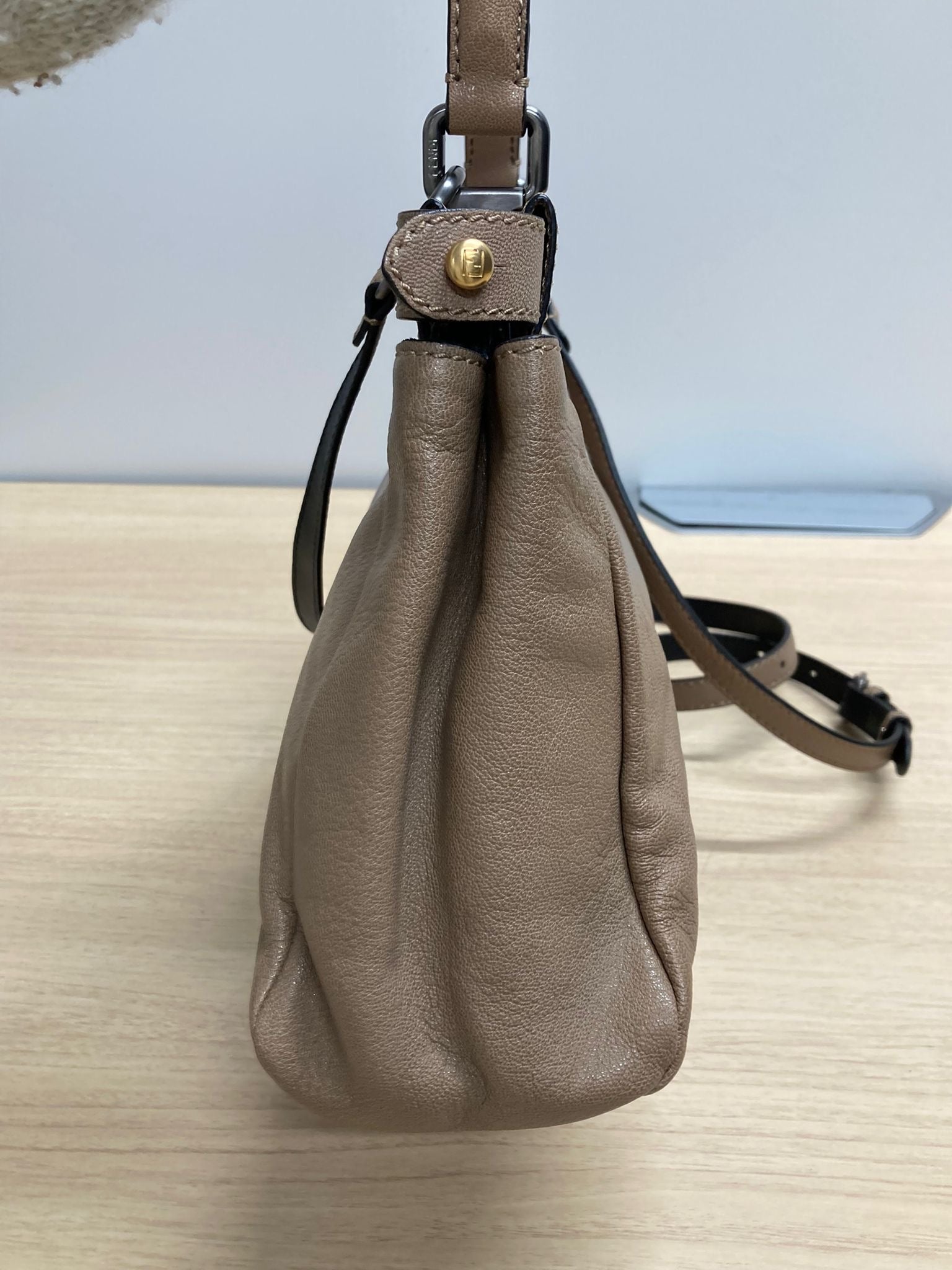Fendi peekaboo Beige topo bandolera mediano