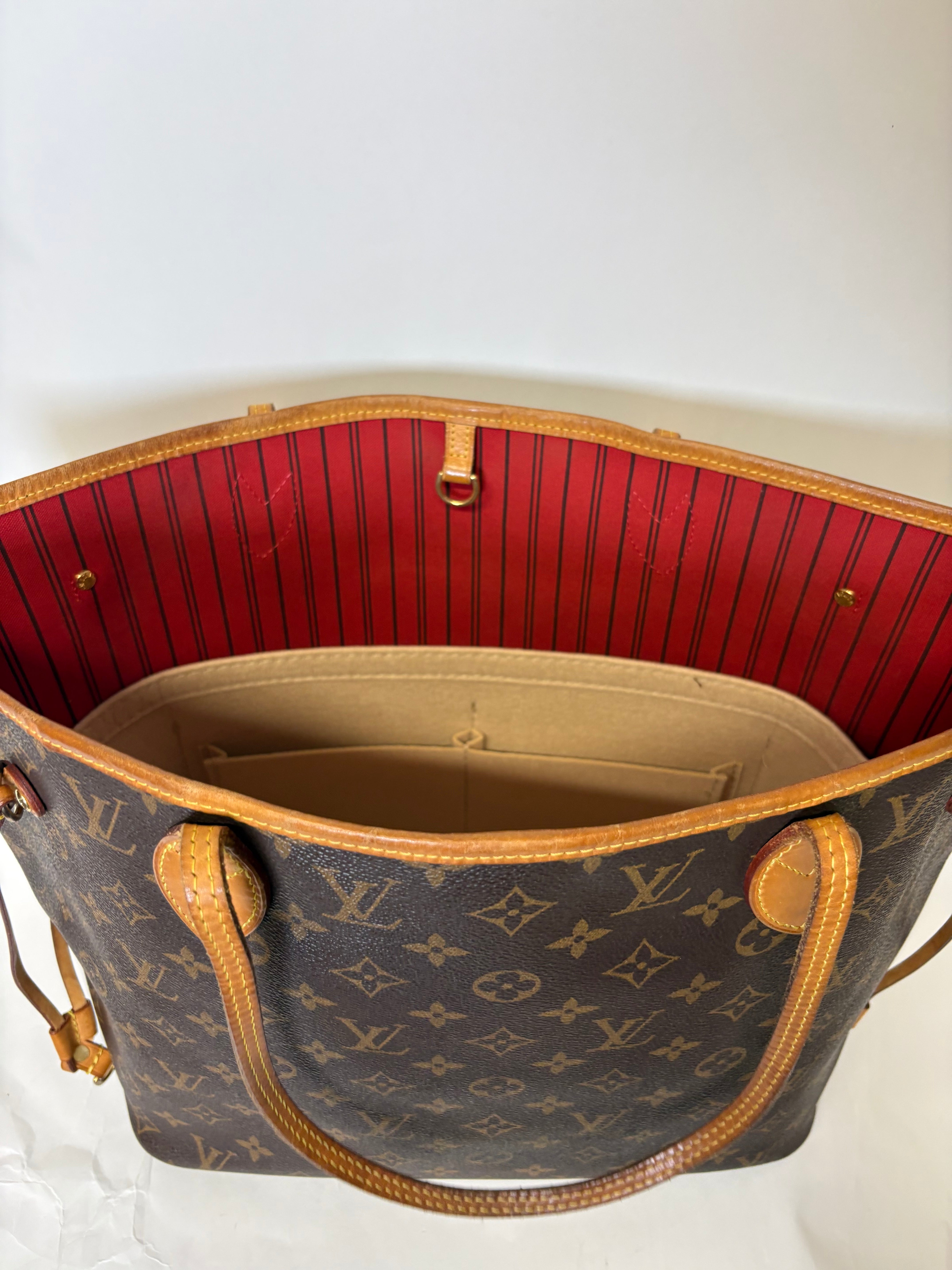 Louis Vuitton Neverfull MM Monogram y rojo