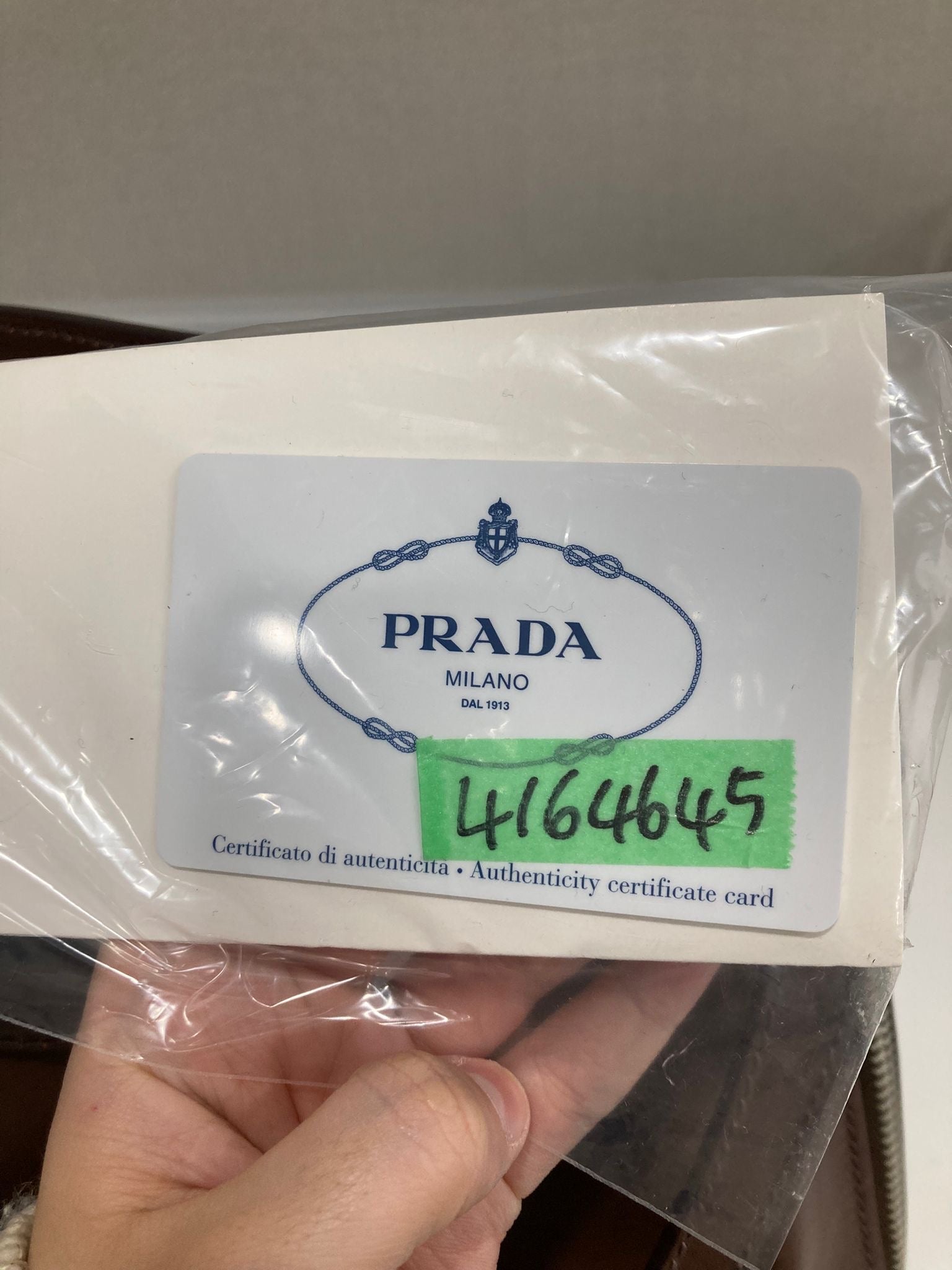 Prada Bauletto 2Way en piel marrón con bandolera