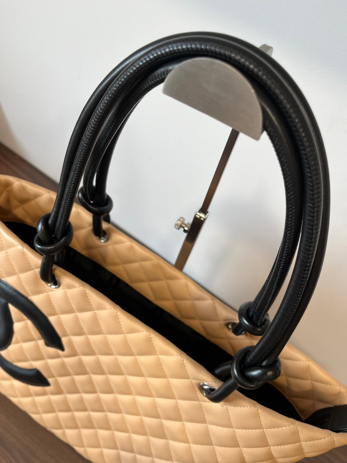 Chanel Cambon Ligne Tote Grande Piel de Cordero Beige · Serie 9