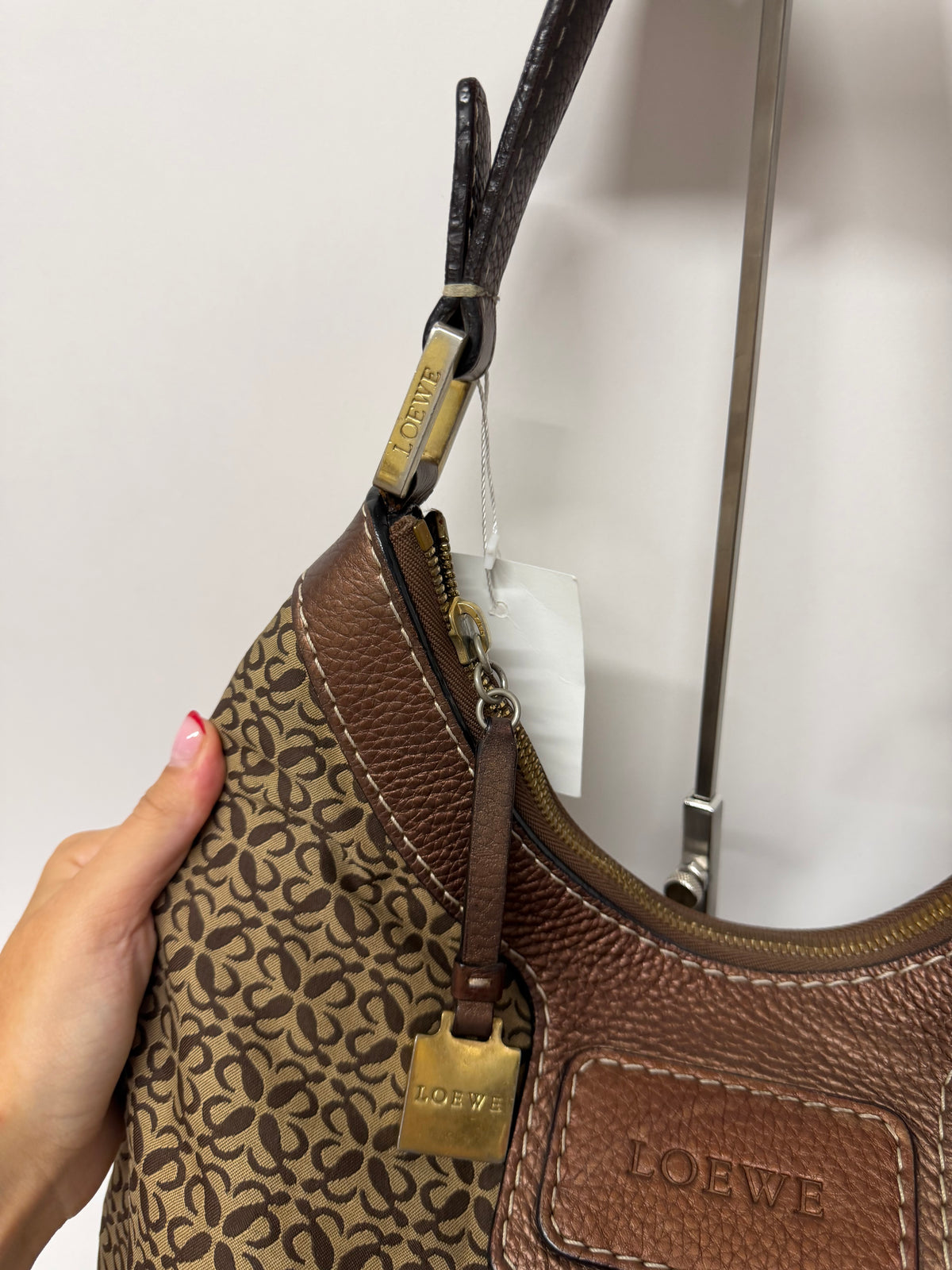 Loewe Anagram safari New Road Hobo Lona Beige