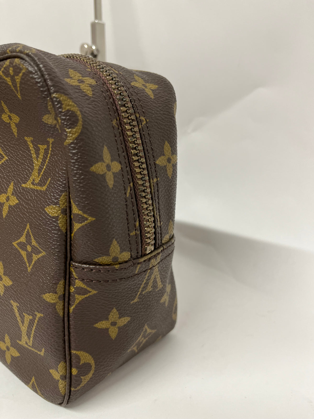 Louis Vuitton Trousse Toilette 28 Lona Monogram