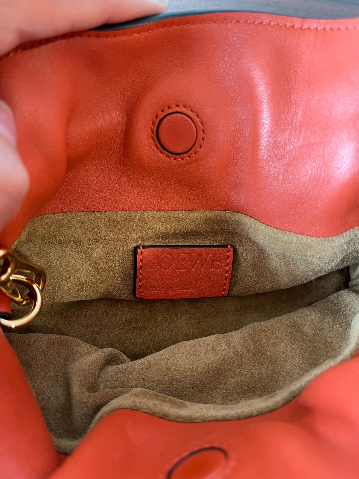 Loewe Flamenco Nano Piel Coral con Bandolera de Cadena Dorada