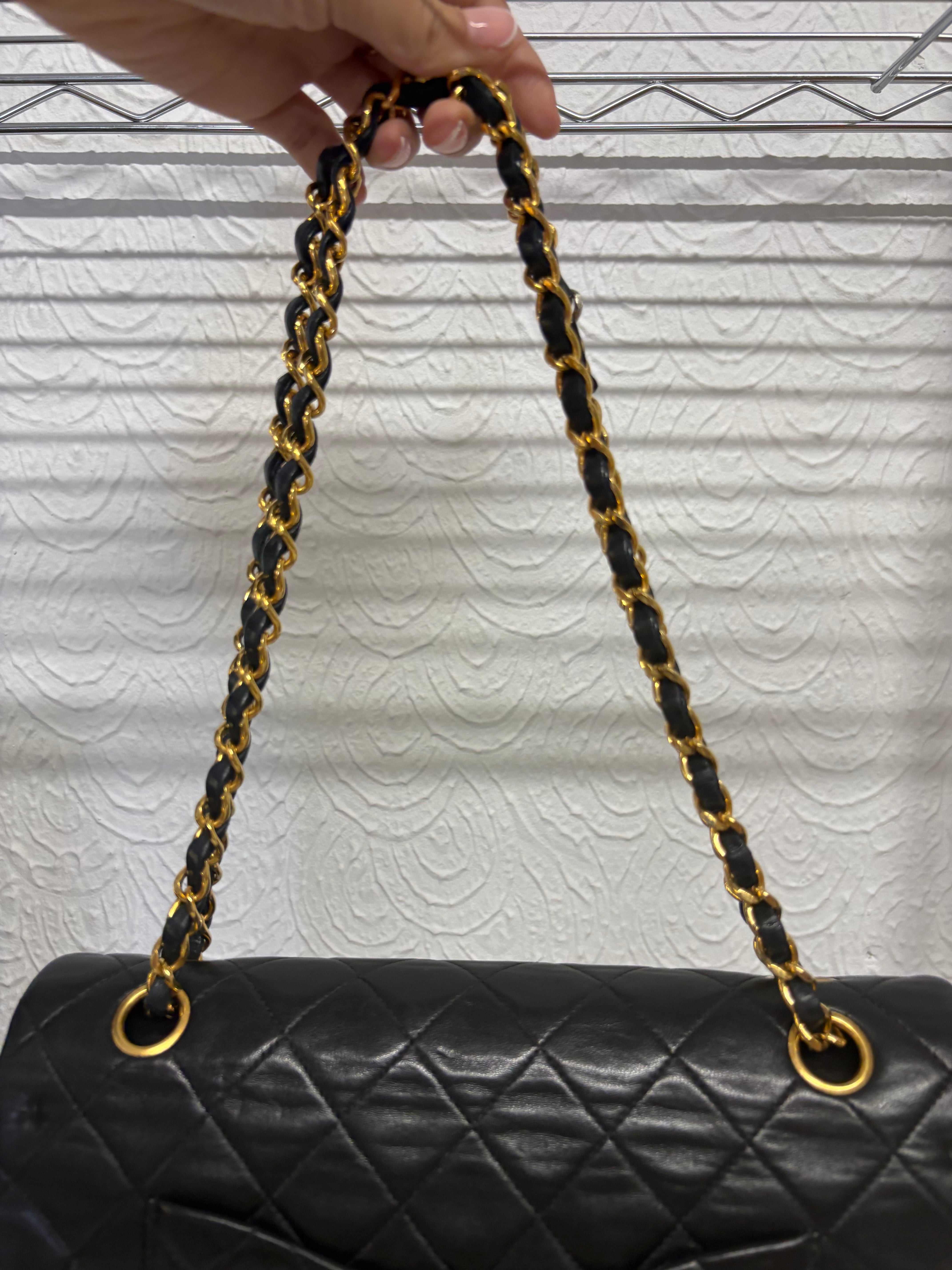 Chanel timeless 25 double flap lambskin negro – serie 4