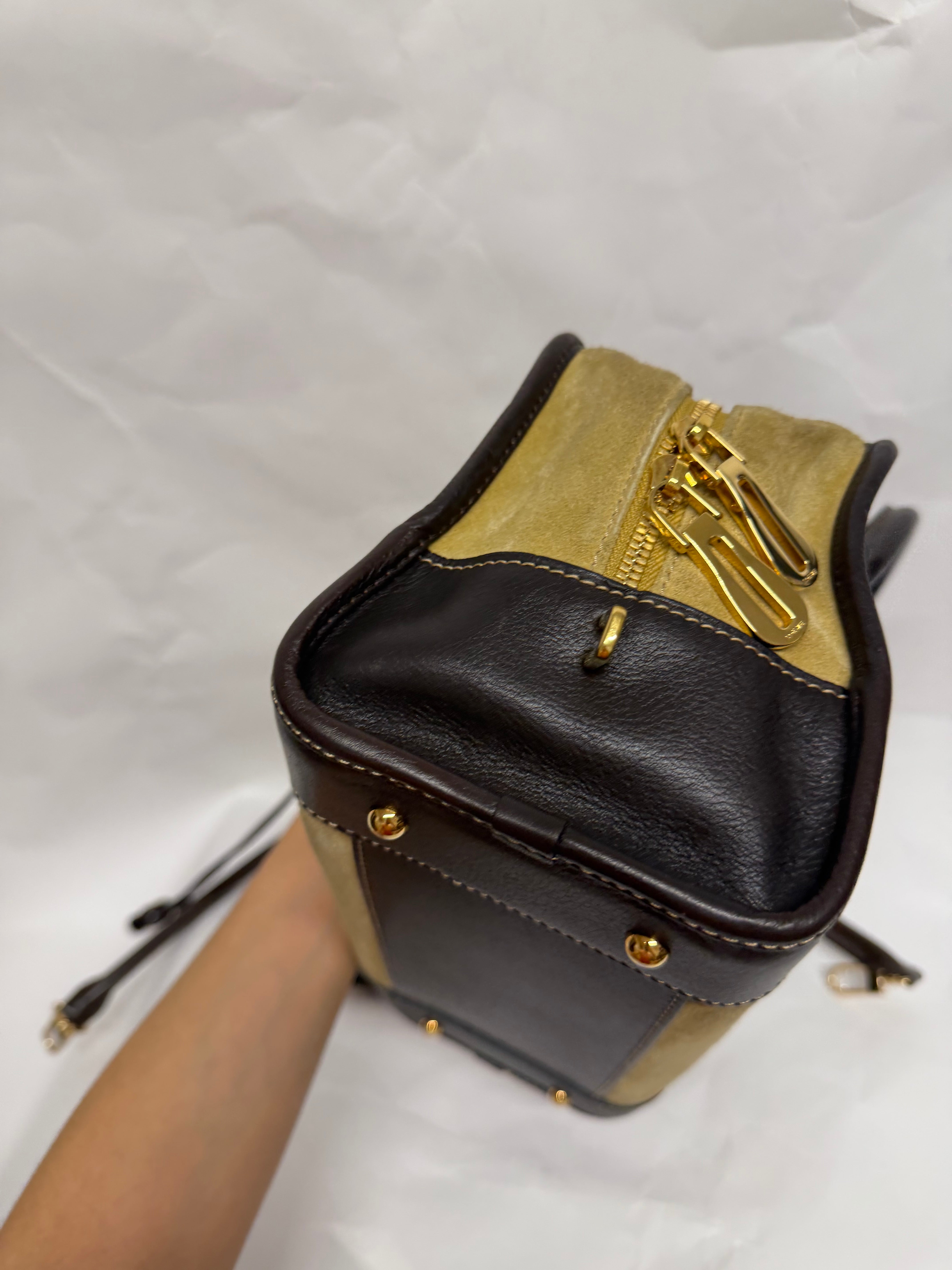 Loewe Amazona 30 ante oro marrón