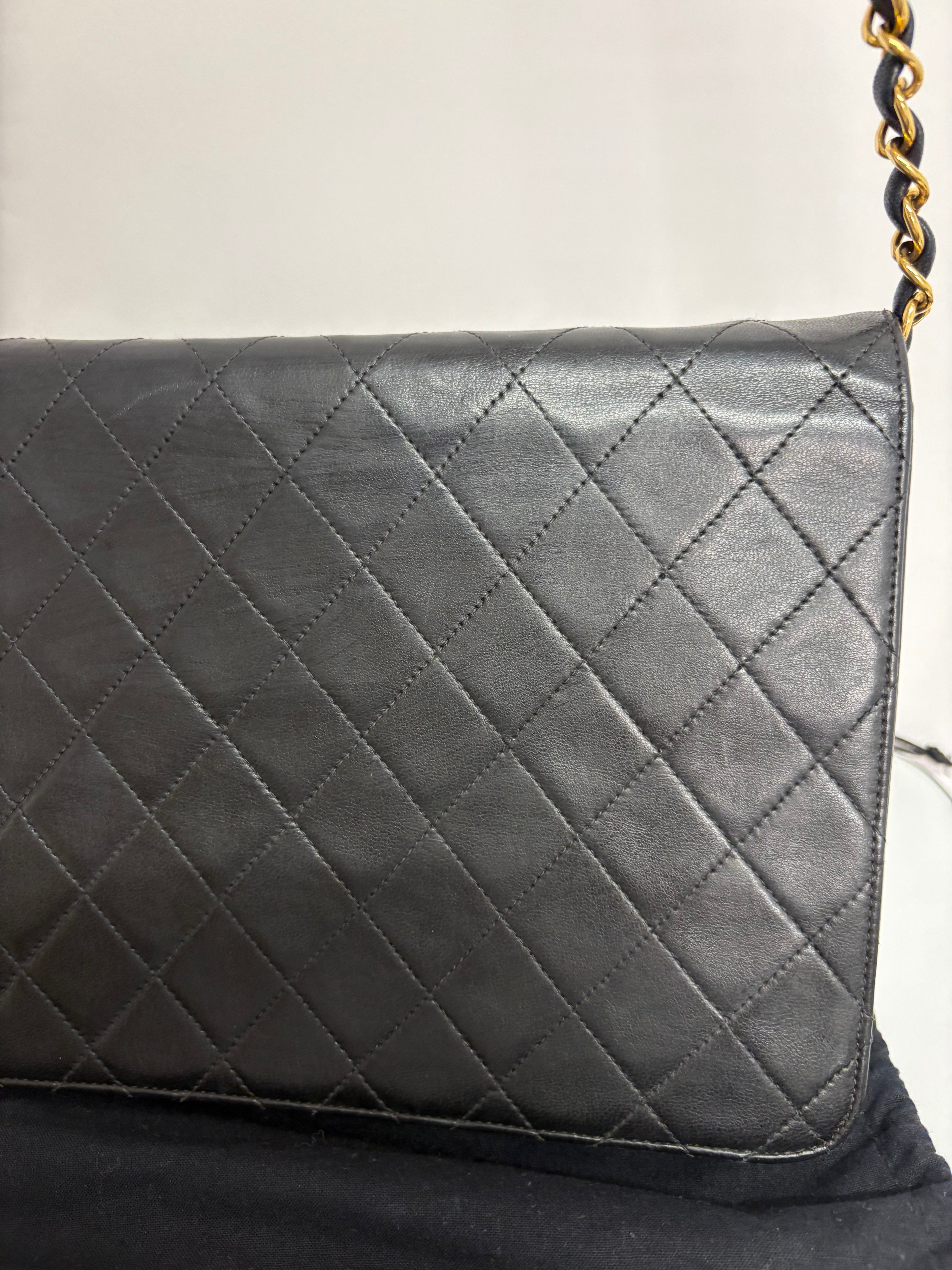 CHANEL Single Flap Negro Vintage Serie 5 – Año 1997–1999