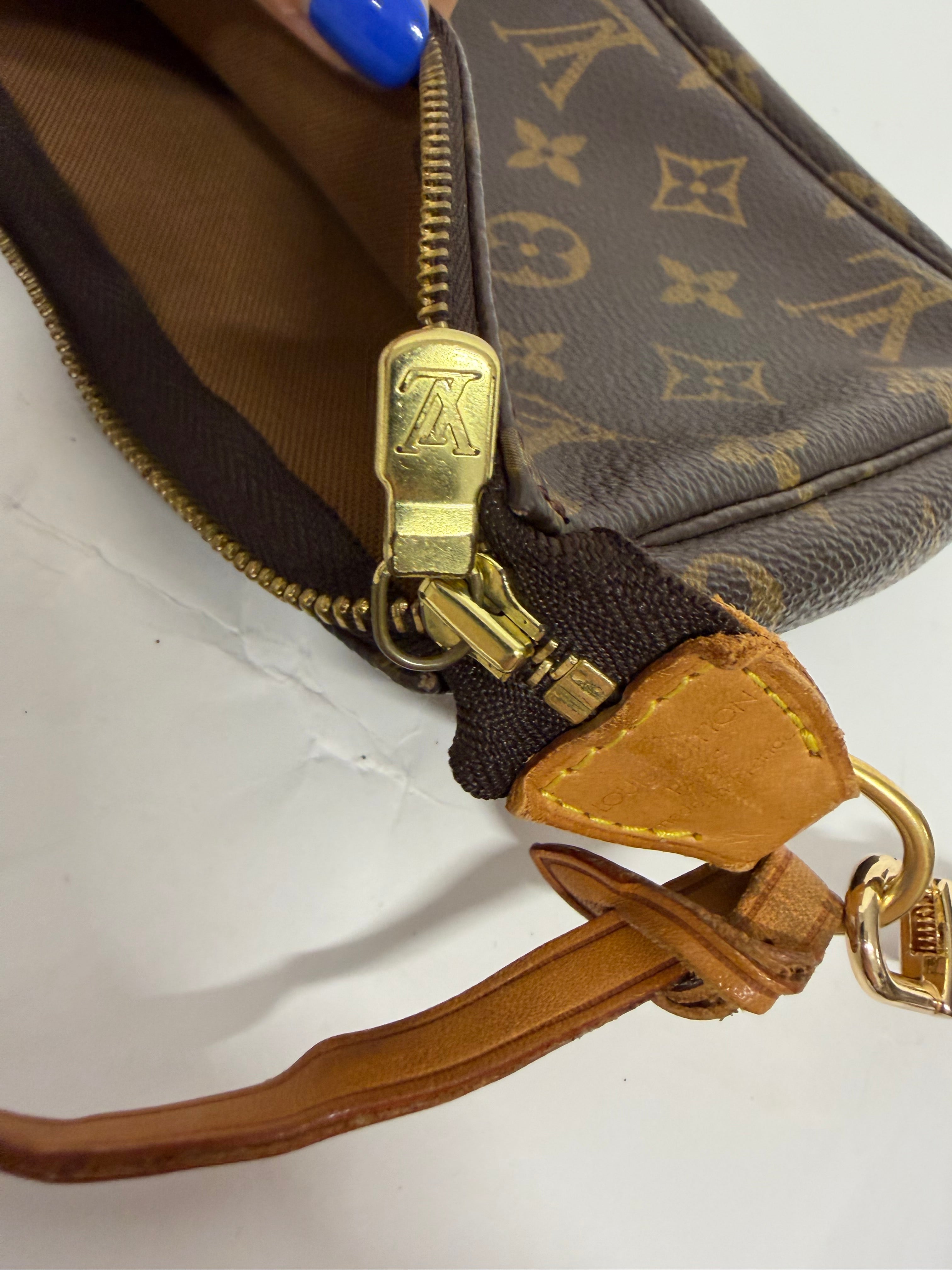 Louis Vuitton Pochette Accessoires monogram con 2 bandoleras extra