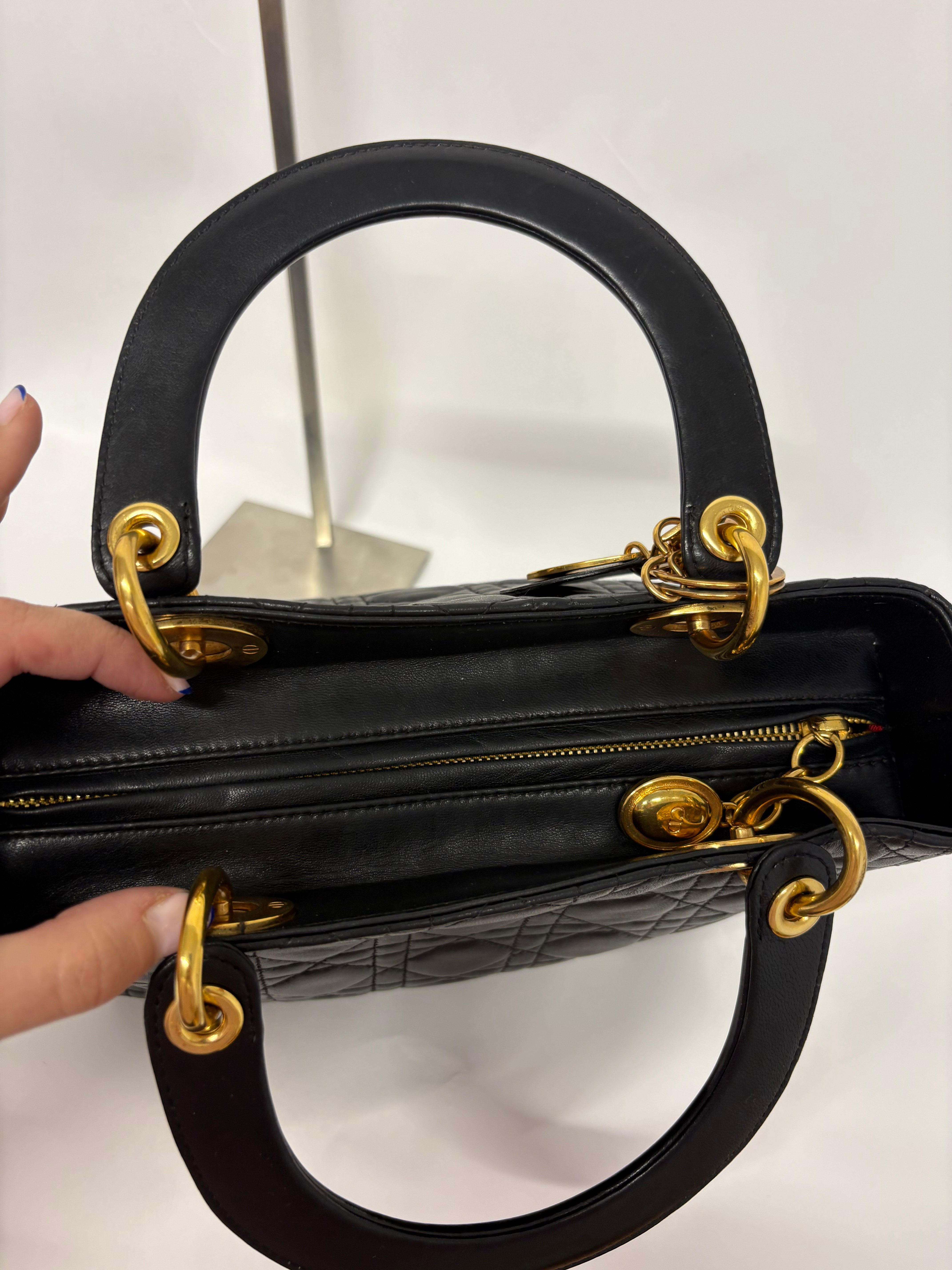 Christian Dior Lady Dior Mediana Cannage Negra y dorado