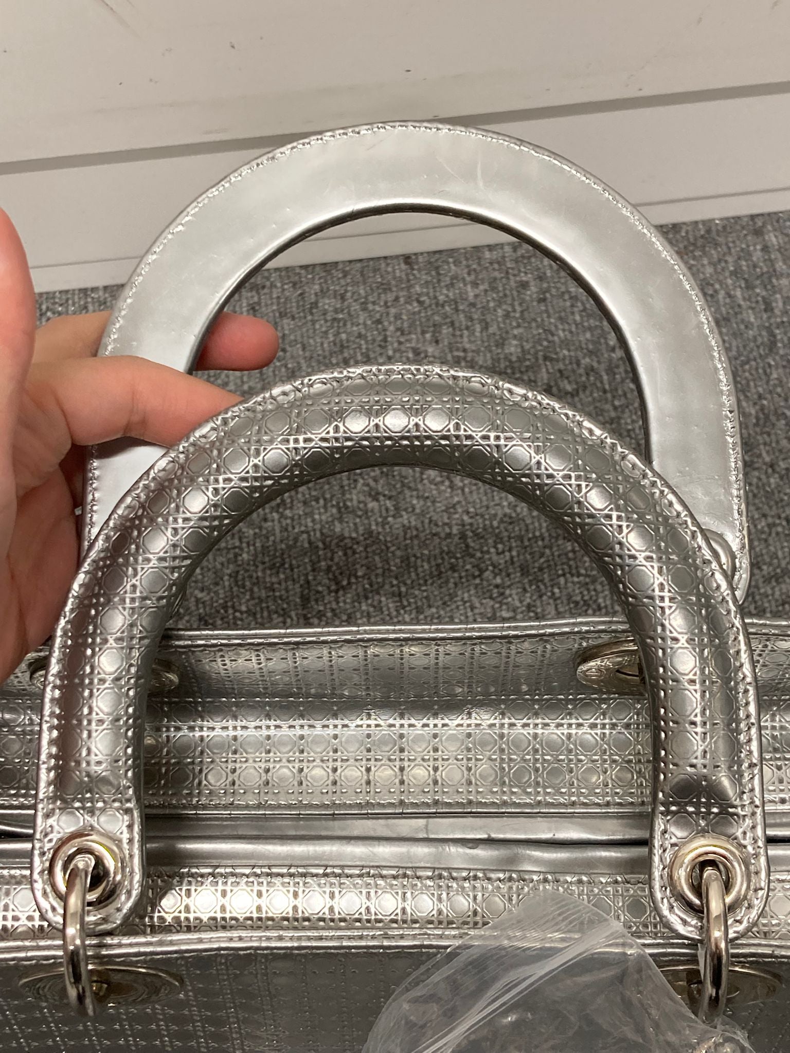 Christian Dior Lady Dior Cannage – Piel plateada