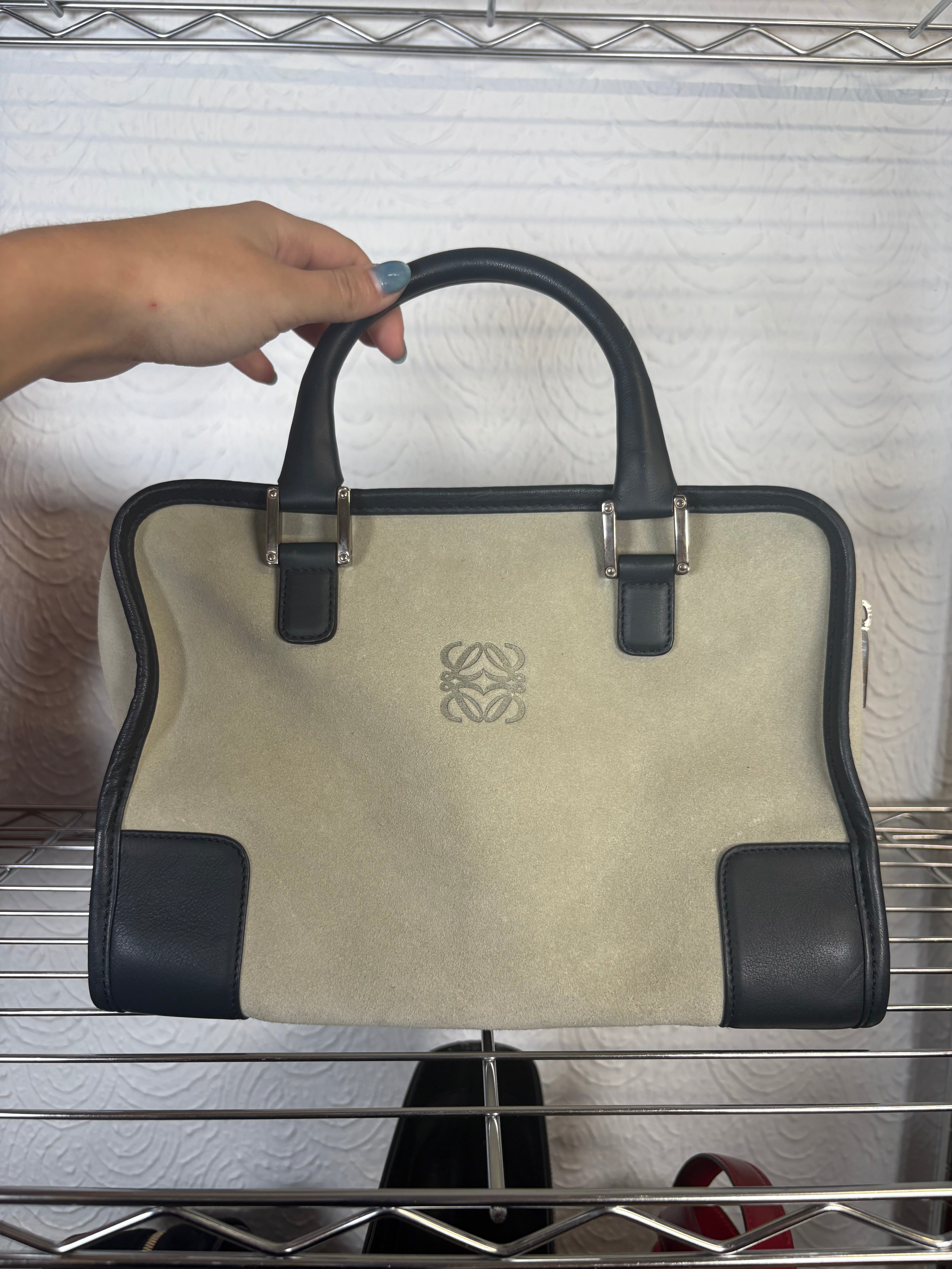 Loewe Amazona 27 Ante y Piel Verde Claro 2 bandoleras