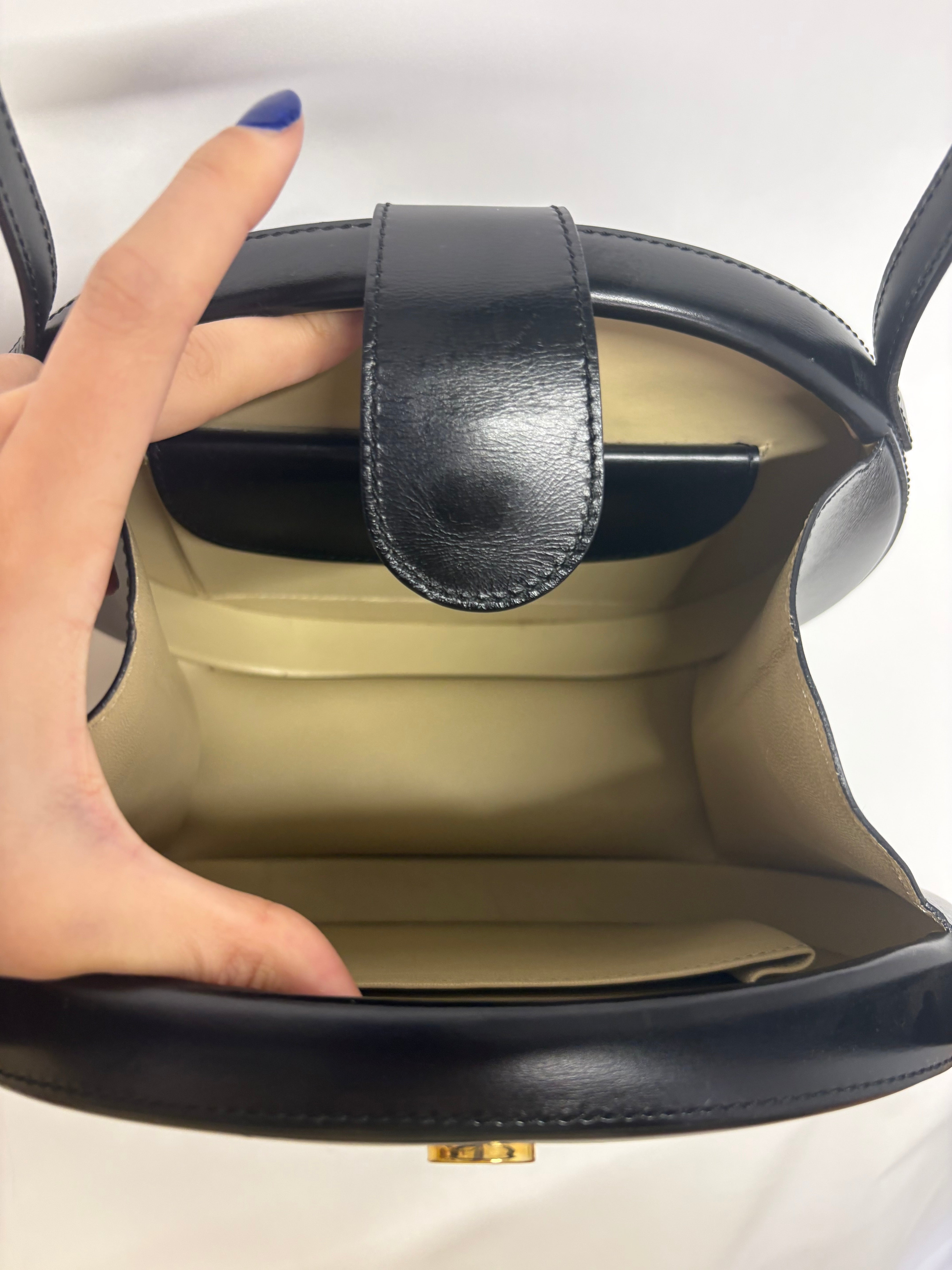 Loewe bombonera negra de mano piel cepillada