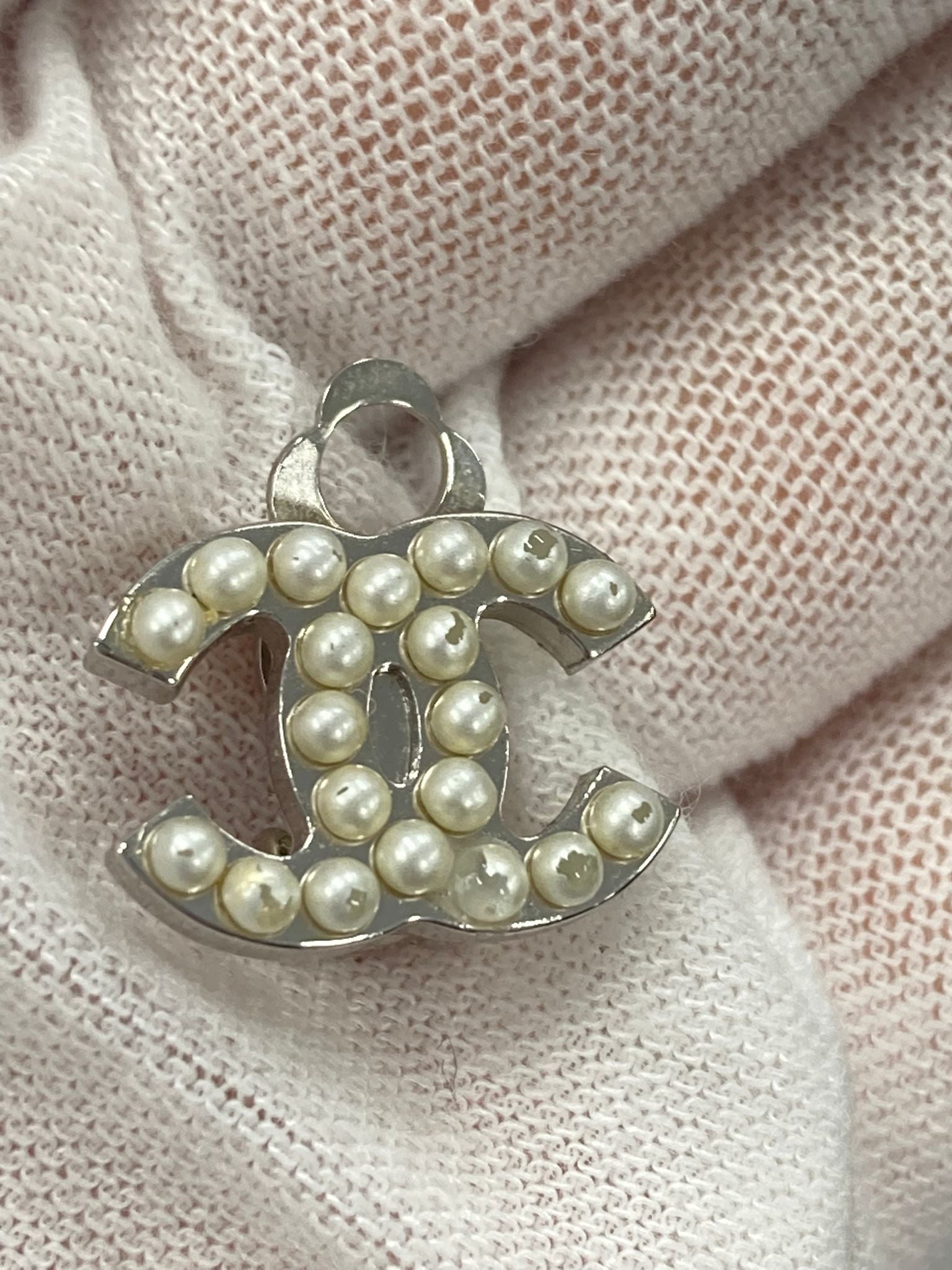 Pendientes Chanel Vintage Coco Mark en plata con perlas colección 05V