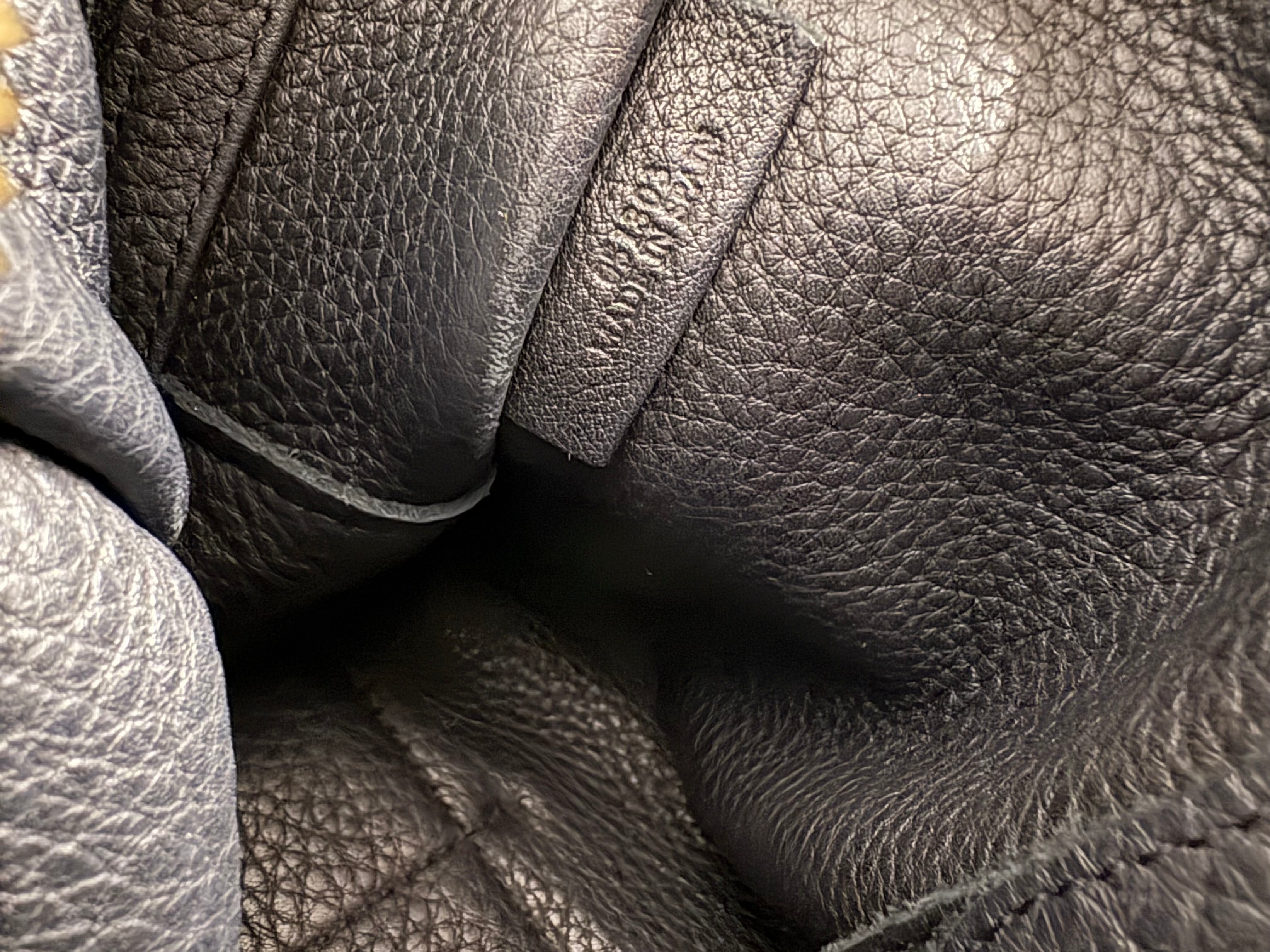 Loewe amazona 35 negro piel ante y piel lisa