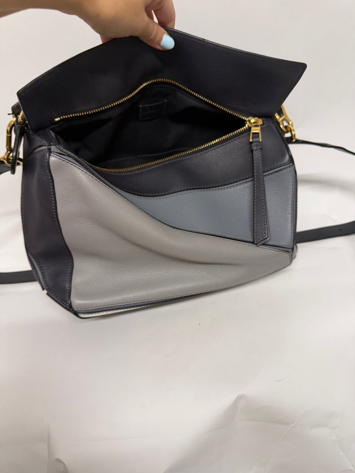 Loewe Puzzle Mediano Tricolor Gris y Negro