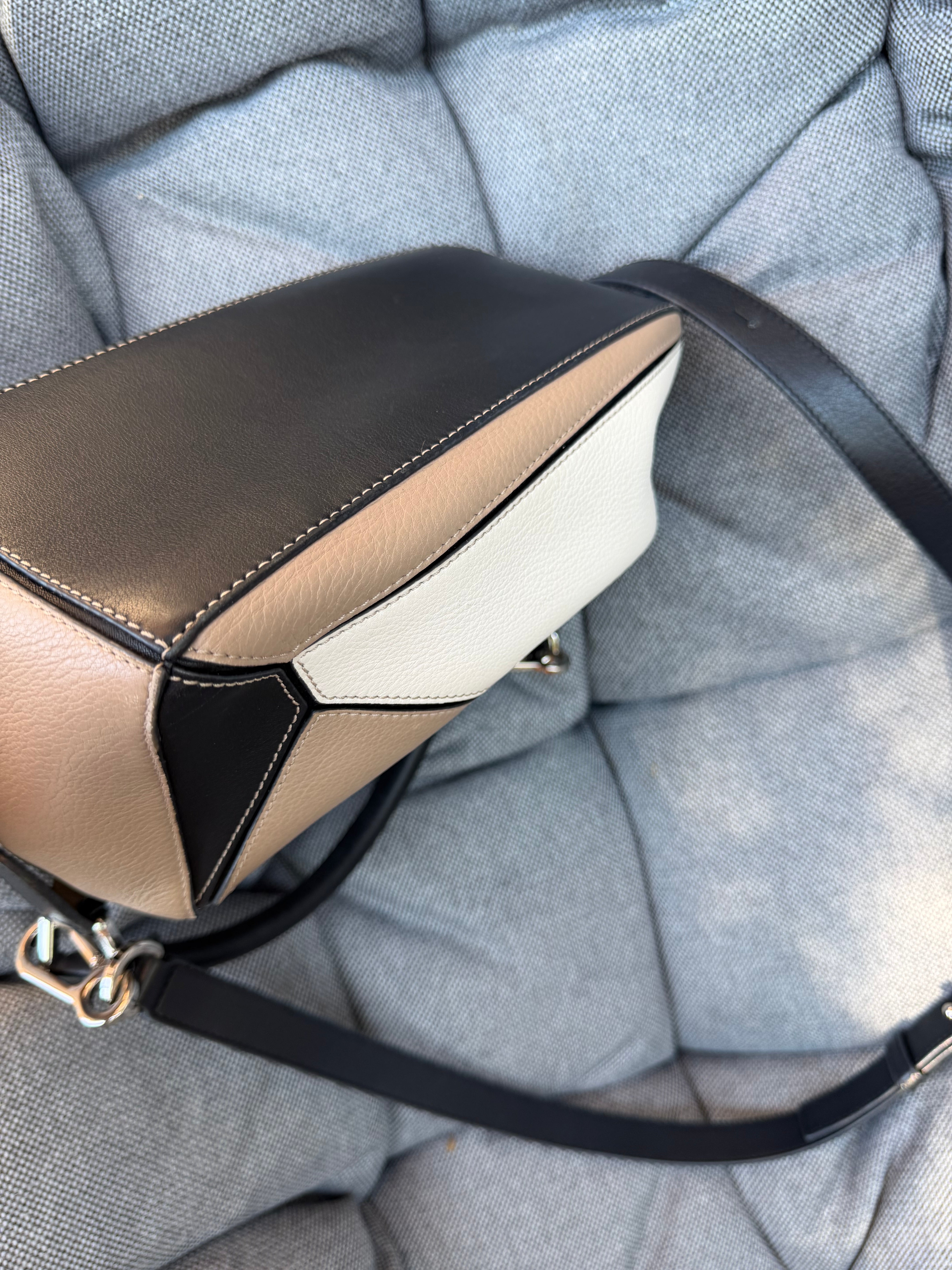 Loewe Puzzle Small Tricolor blanco topo y negro