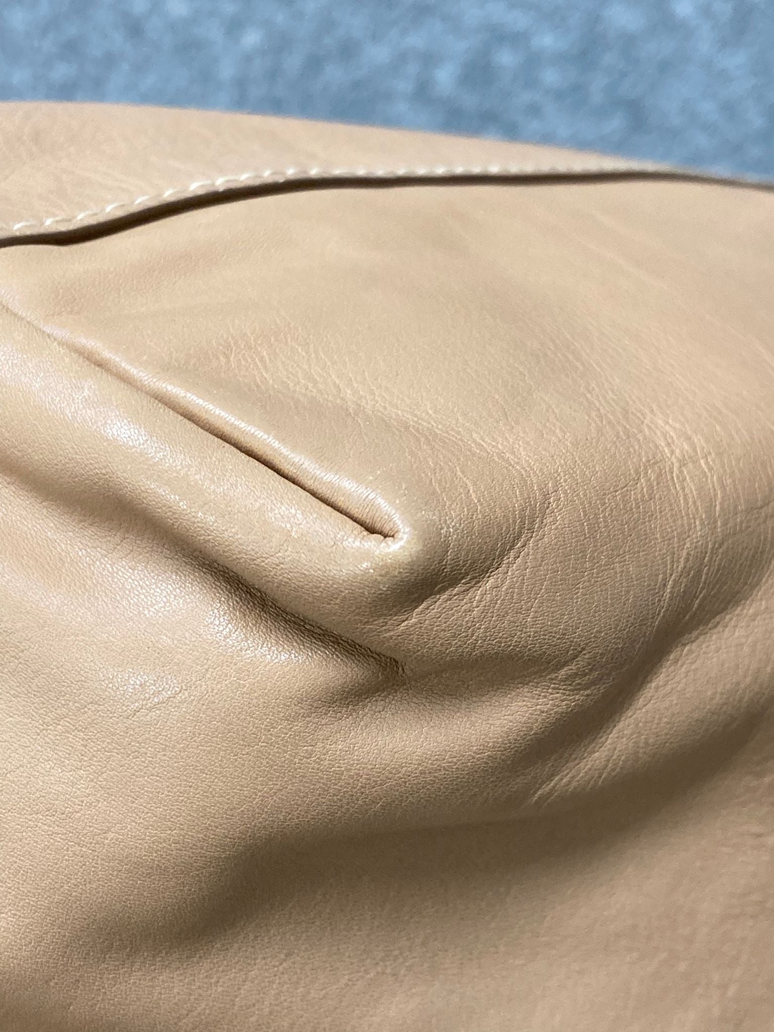 Prada Logo 2way Tote – Piel beige