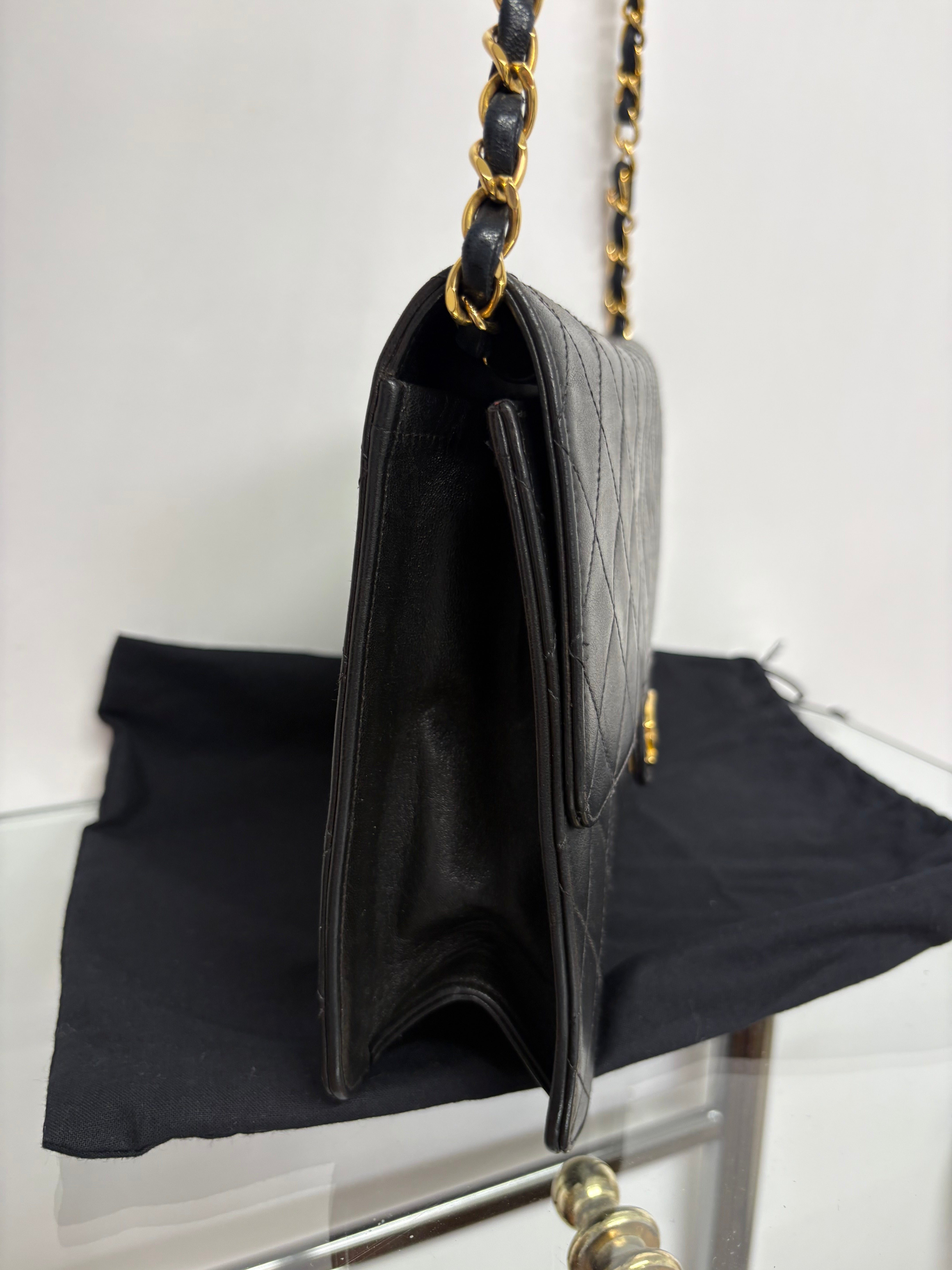 CHANEL Single Flap Negro Vintage Serie 5 – Año 1997–1999