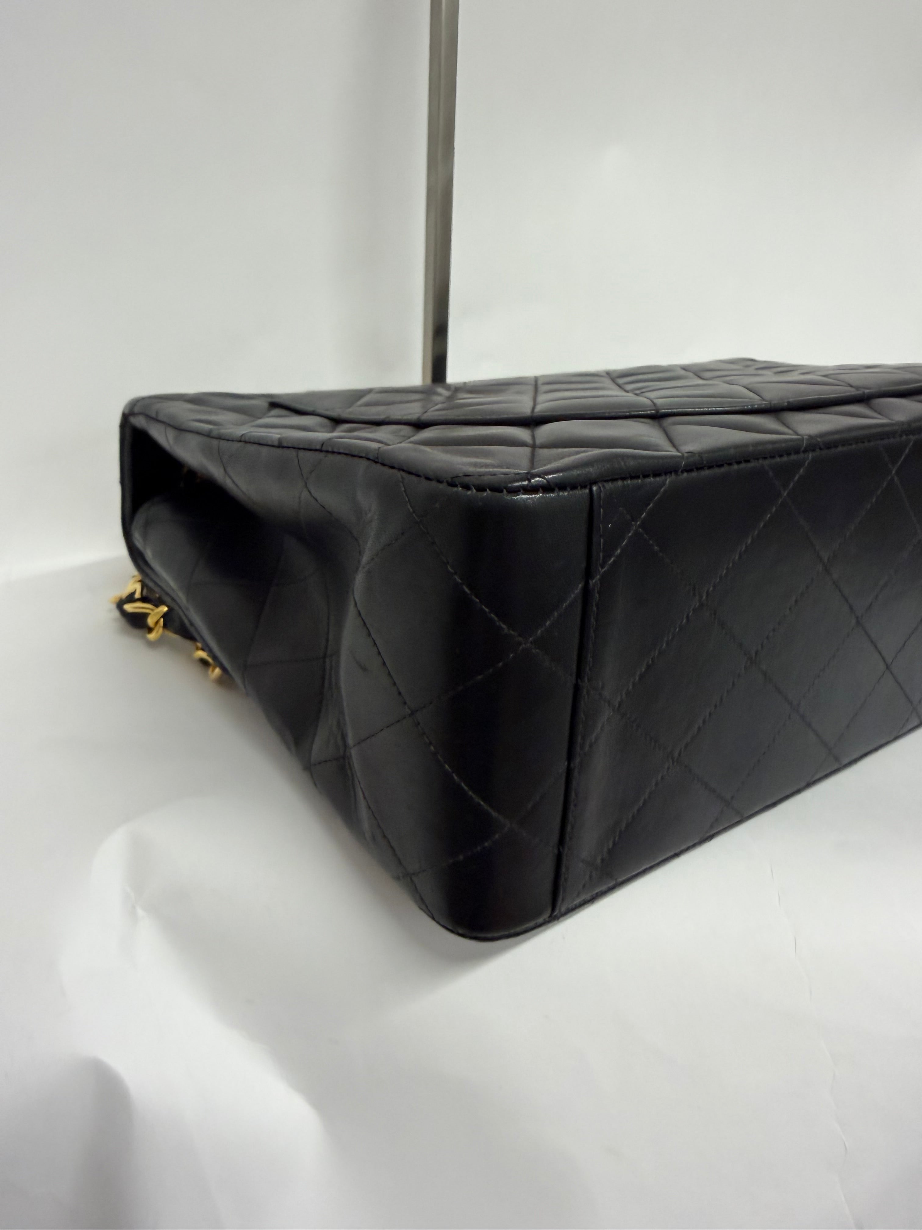 Chanel Maxi Jumbo Single Flap Lambskin Negro GHW