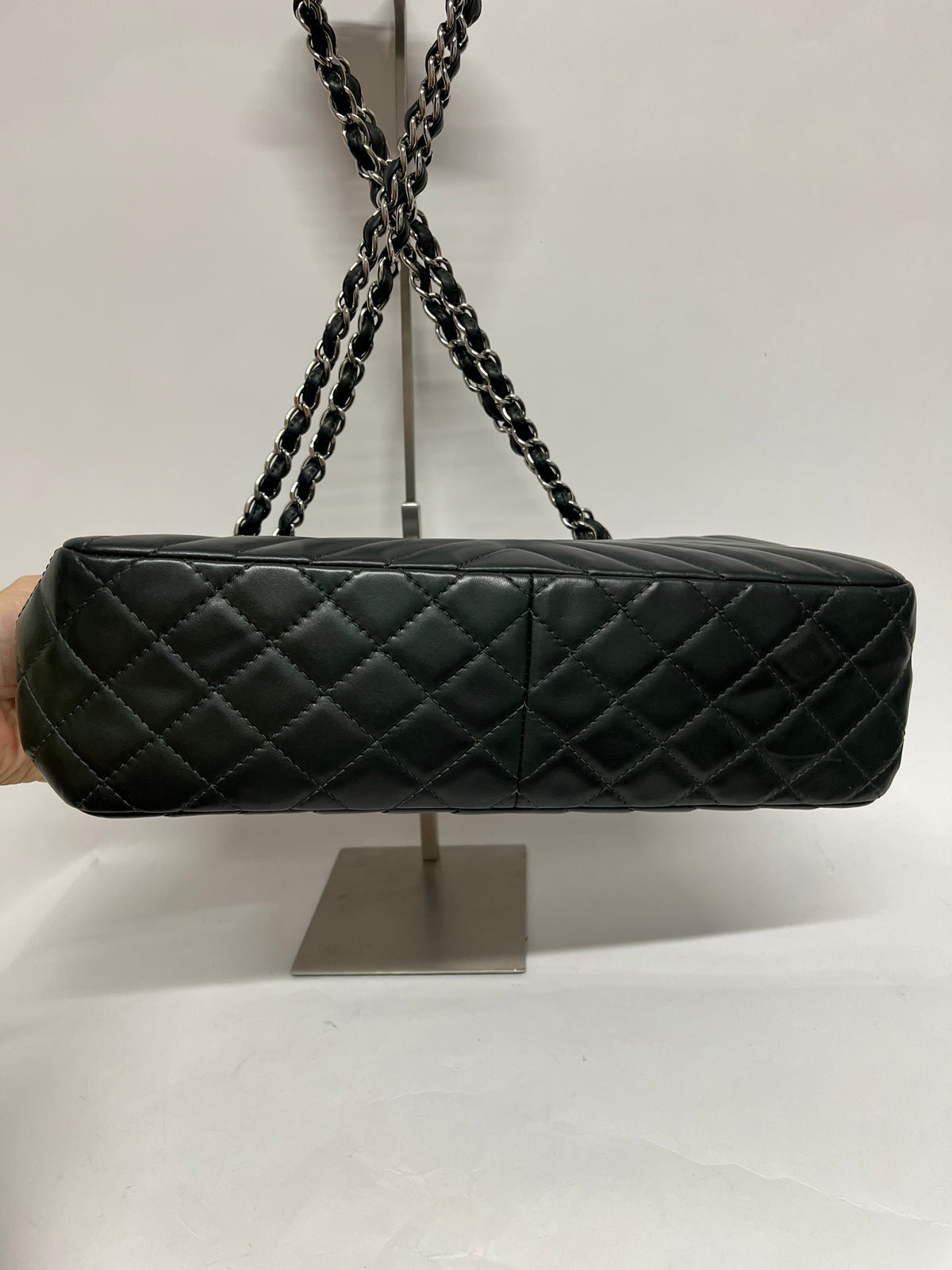 Chanel Single Flap Chevron Piel de Cordero Verde Botella · Herrajes Plata · Serie 17