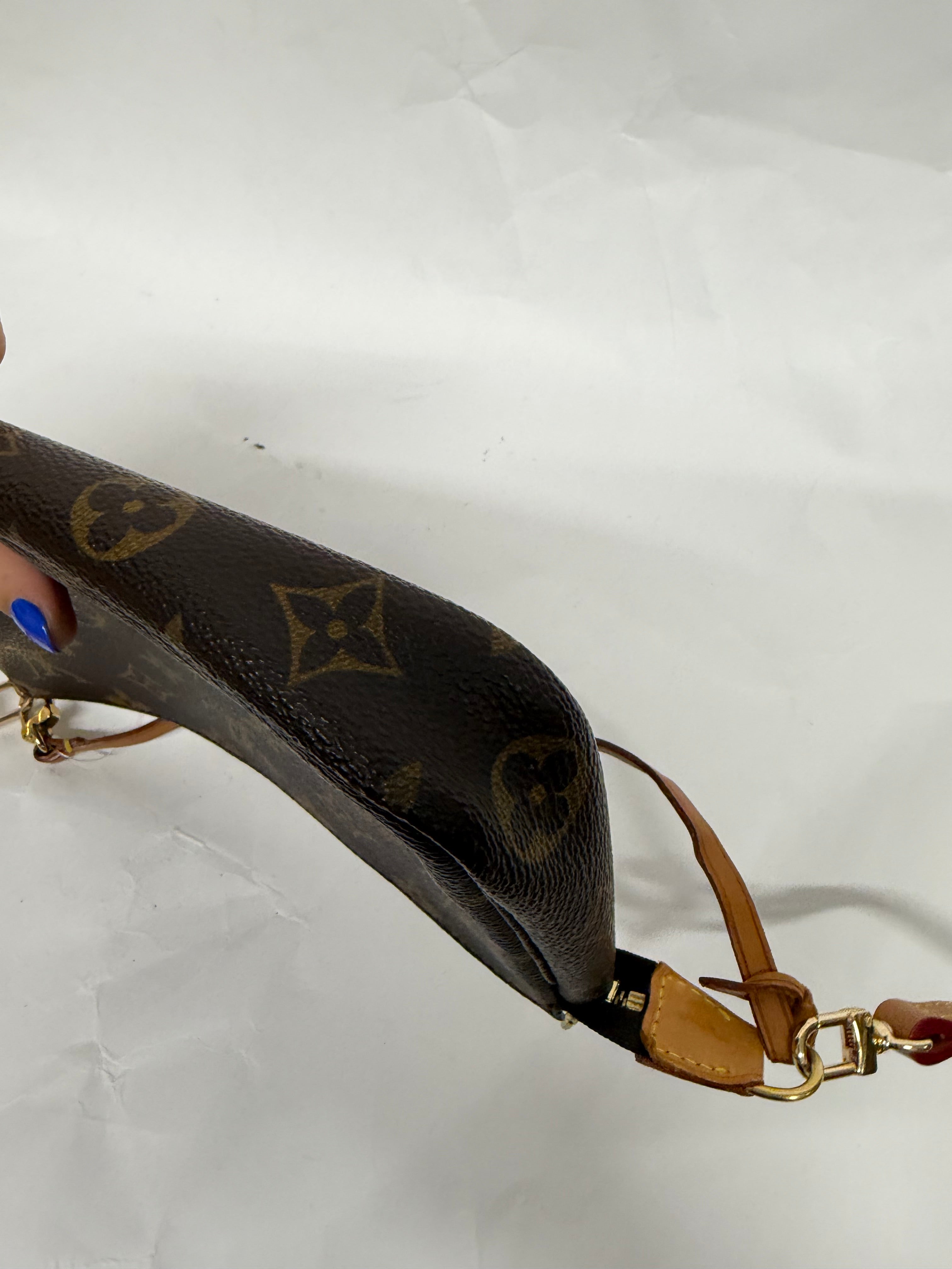 Louis Vuitton Pochette Accessoires monogram con 2 bandoleras extra