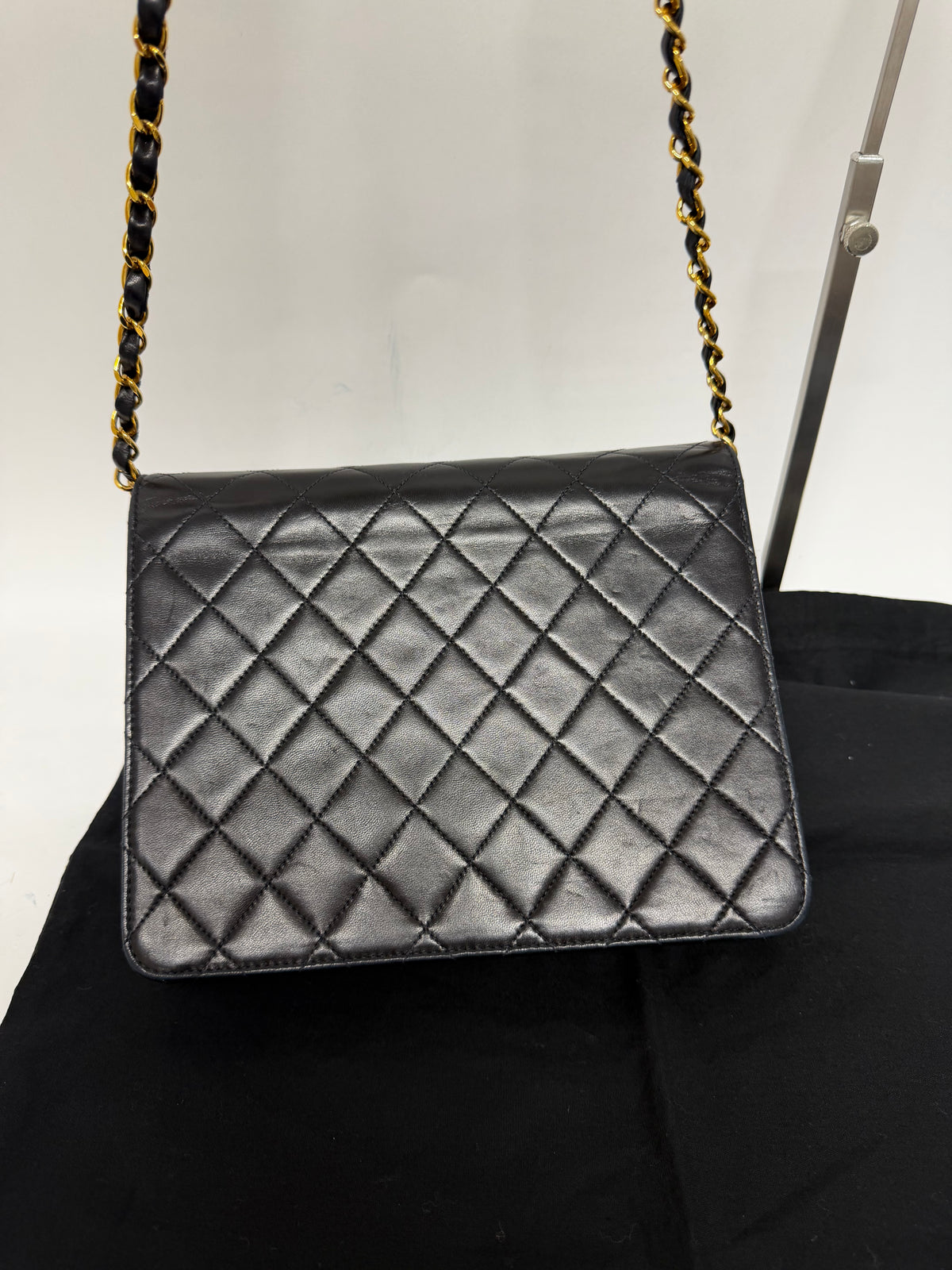 Chanel Single Flap Pequeño Piel de Cordero Negra · Cierre Clásico · Serie 7