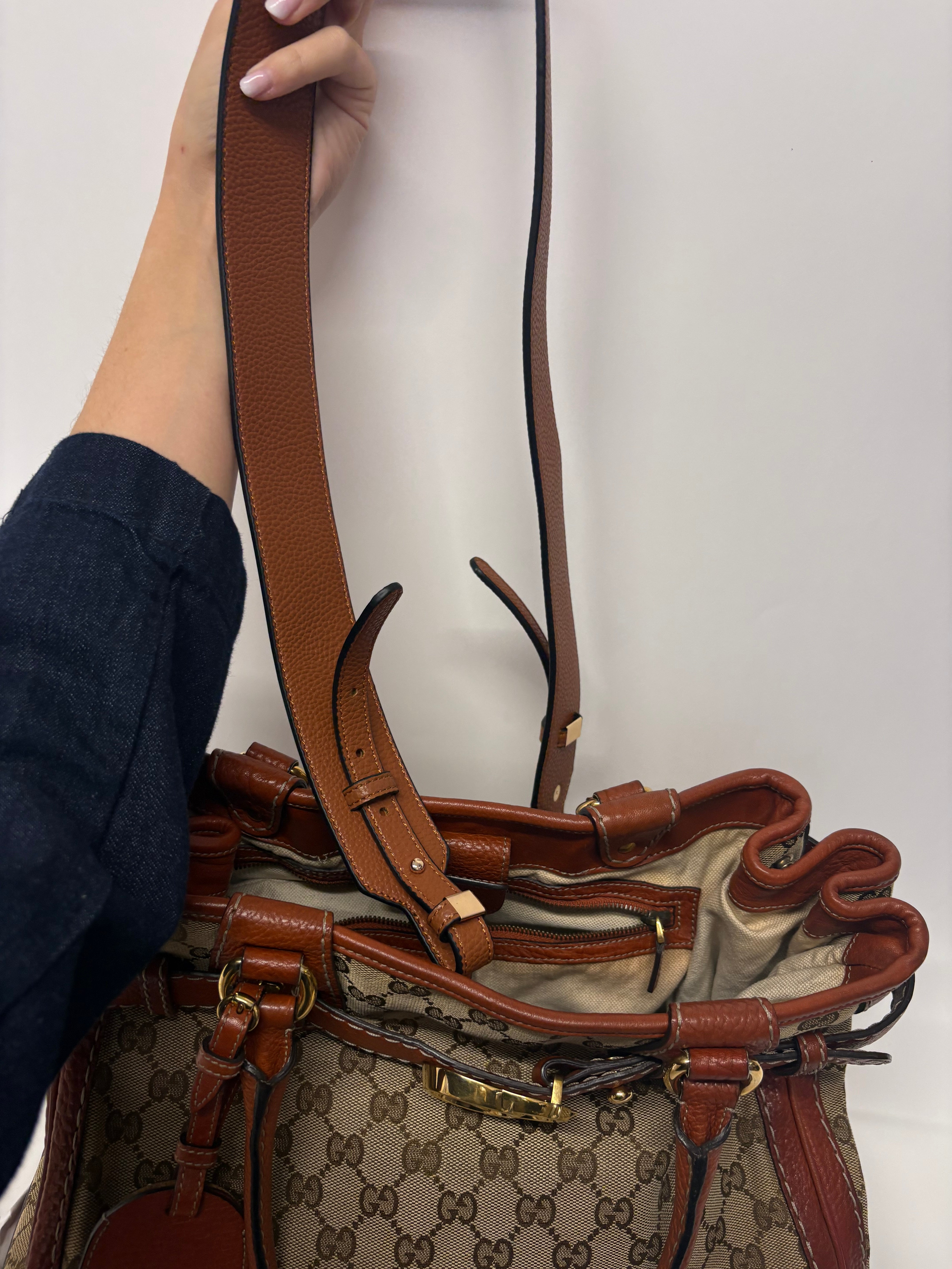 Gucci GG Marmont Tote Small en lona GG Supreme y piel marrón