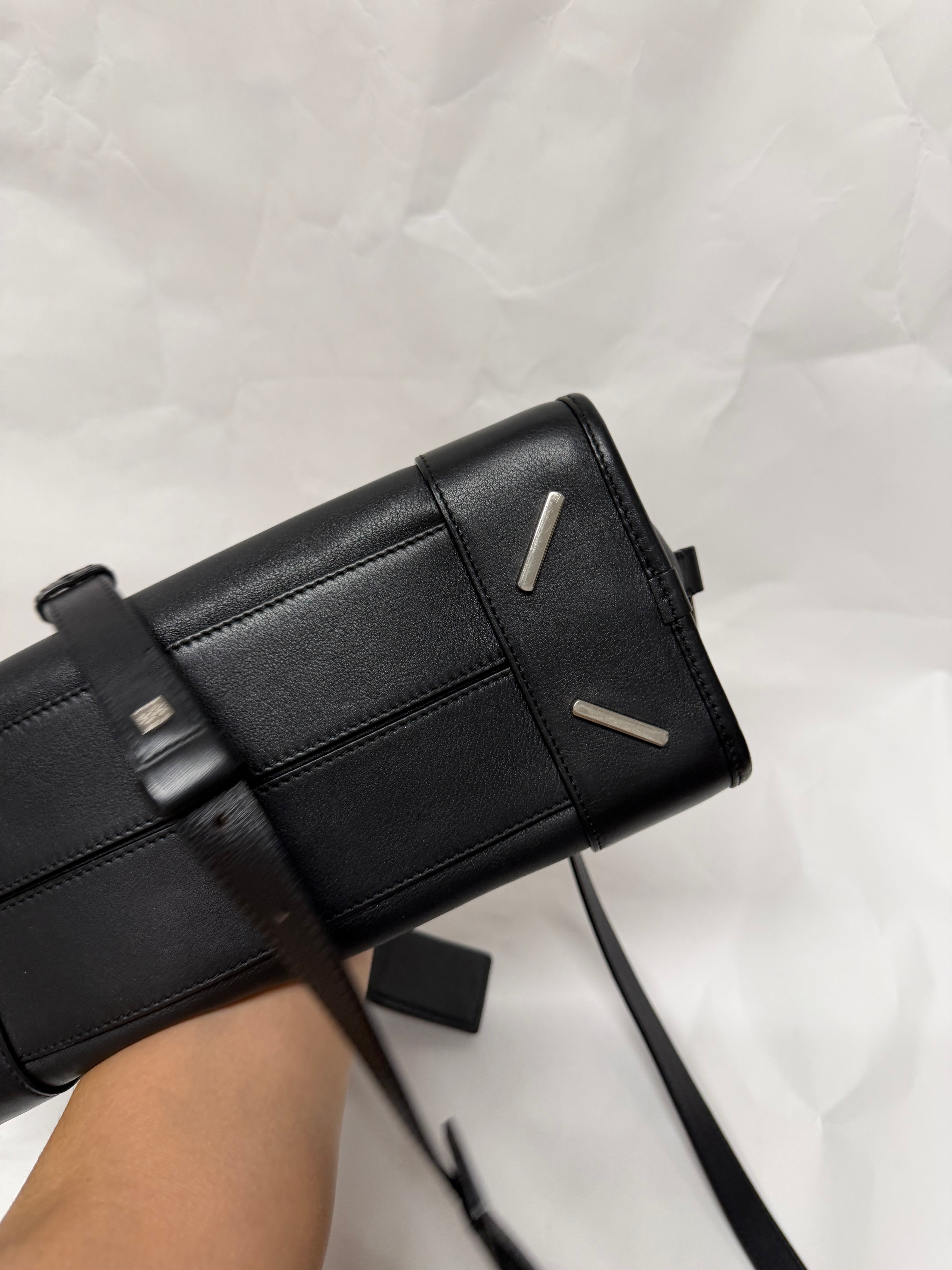 Loewe Amazona 28 | Piel Vacuno Negra Herrajes Paladio