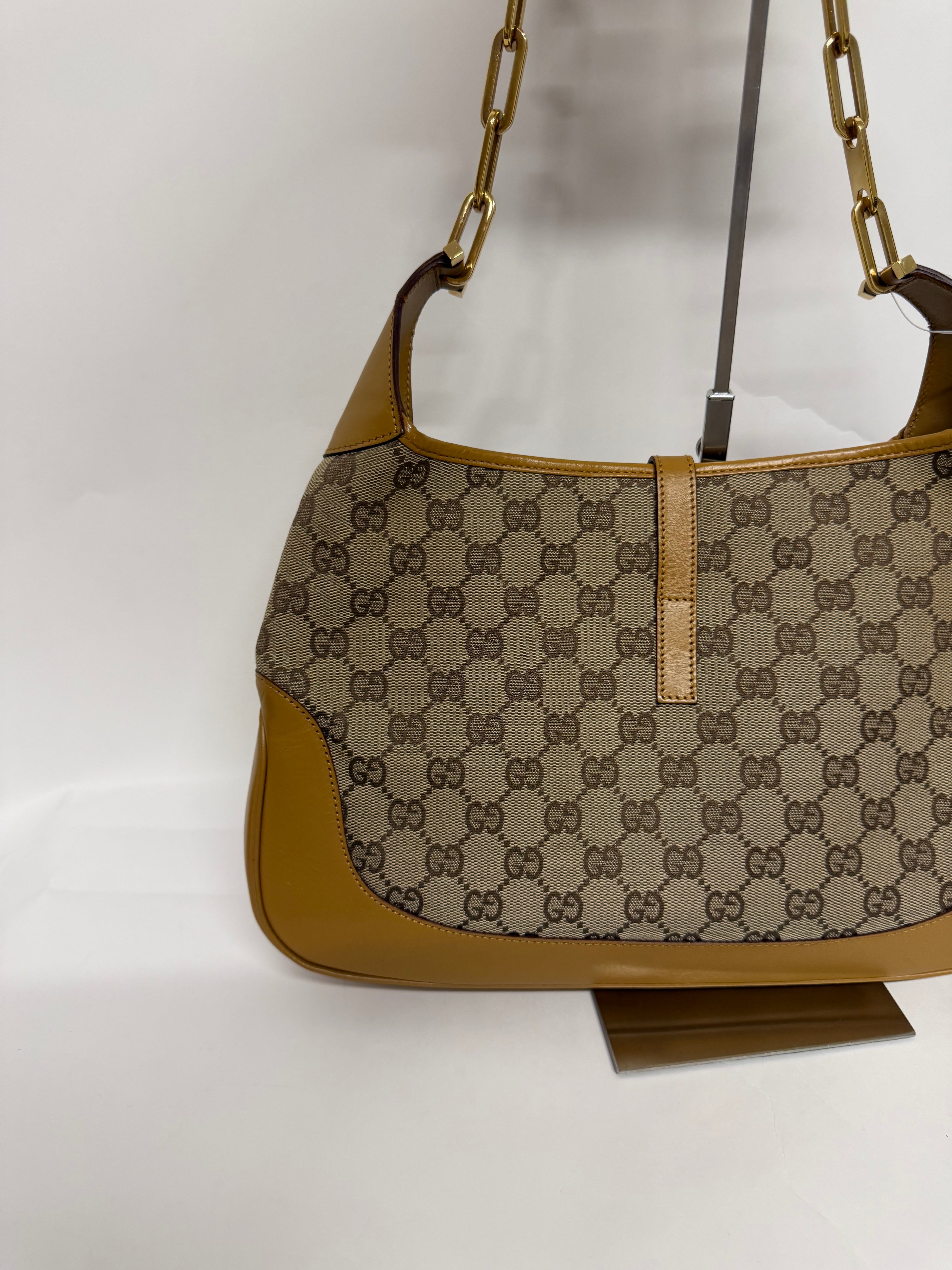 Gucci Jackie GG Canvas Mediano con Cadena Dorada