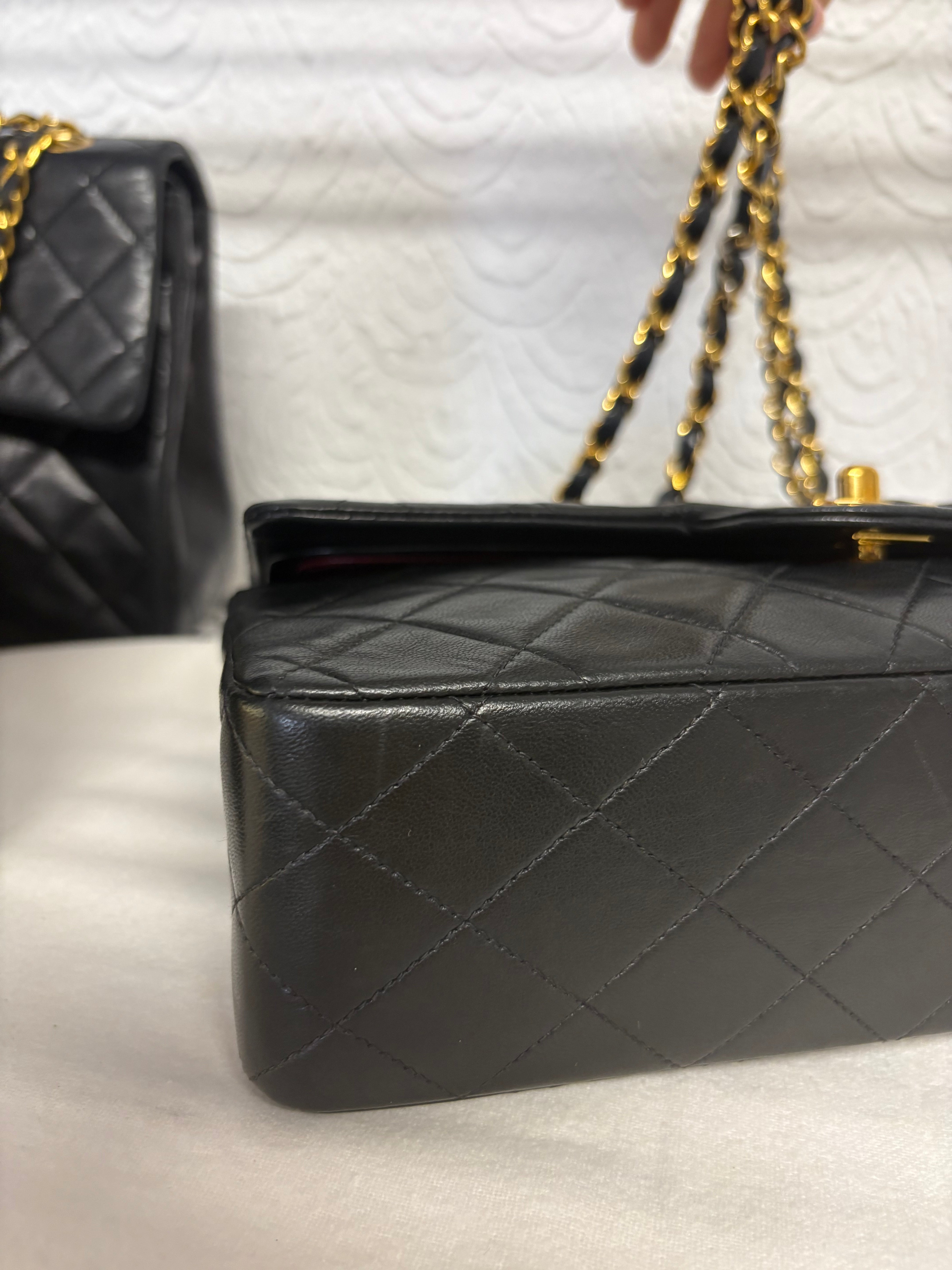 Chanel timeless 25 double flap lambskin negro – serie 4