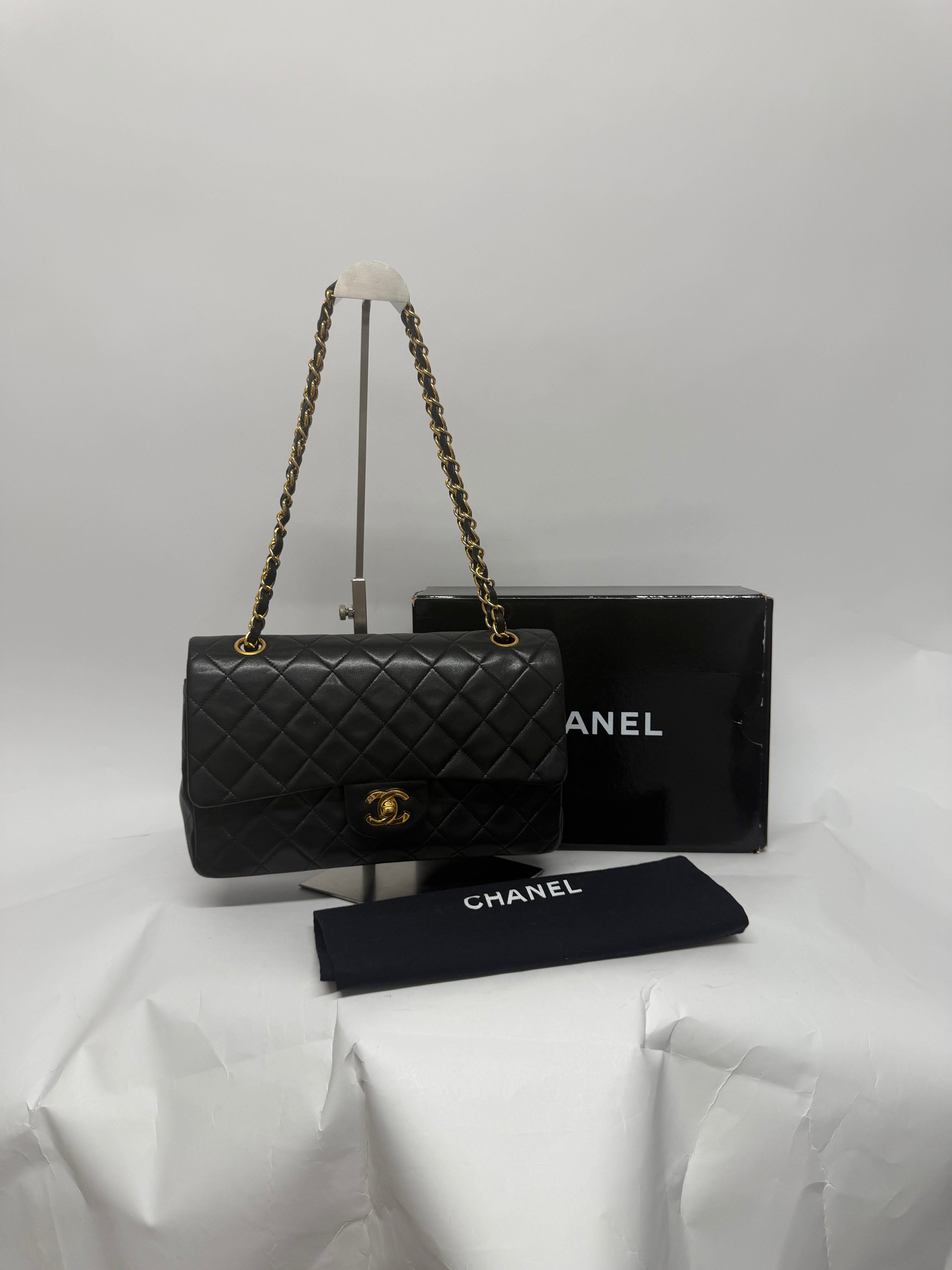 Chanel Timeless 25 Piel de Cordero Negra  - serie 5 - Full Set