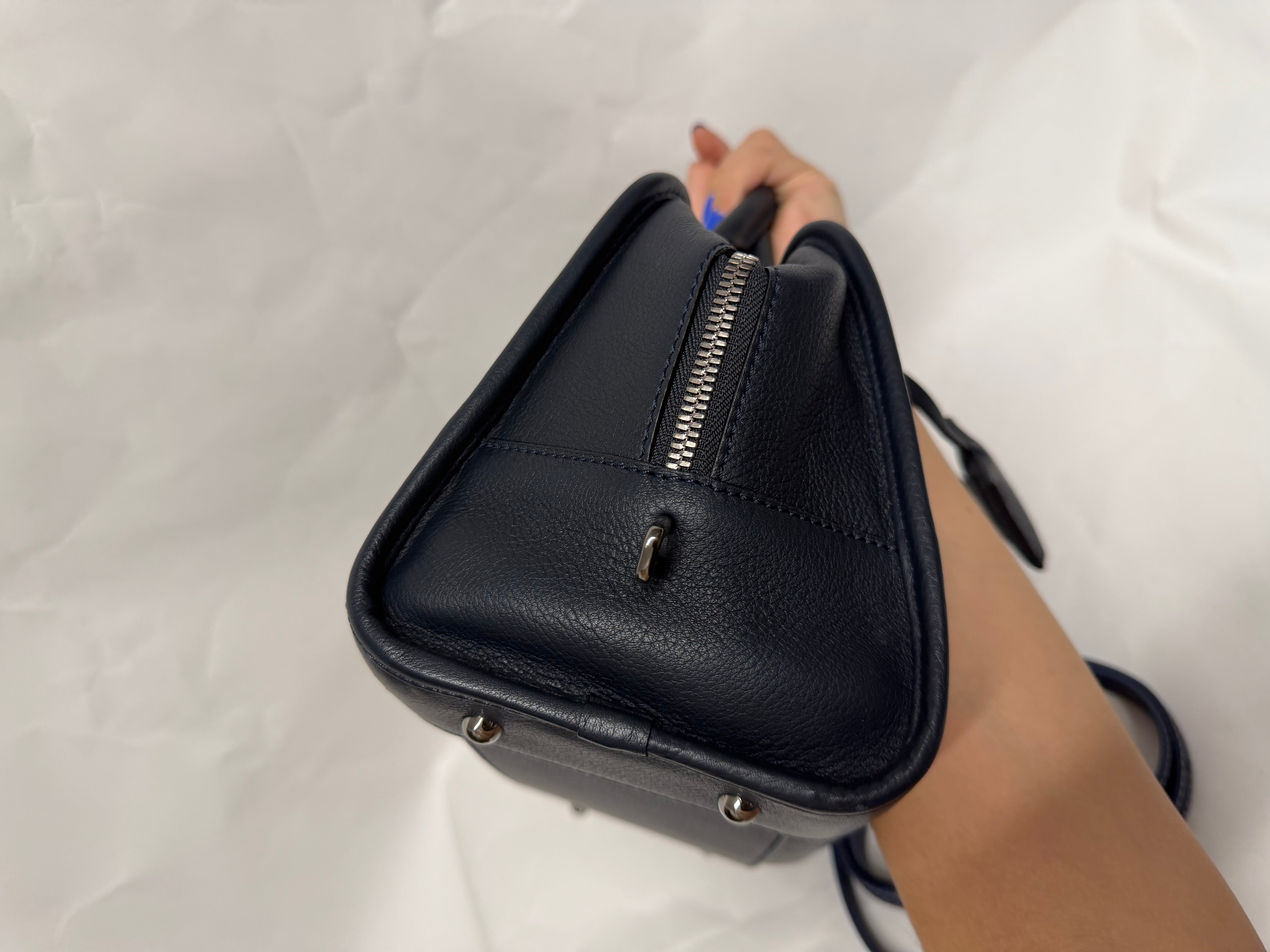 Loewe Amazona 28 Piel Azul Oscuro