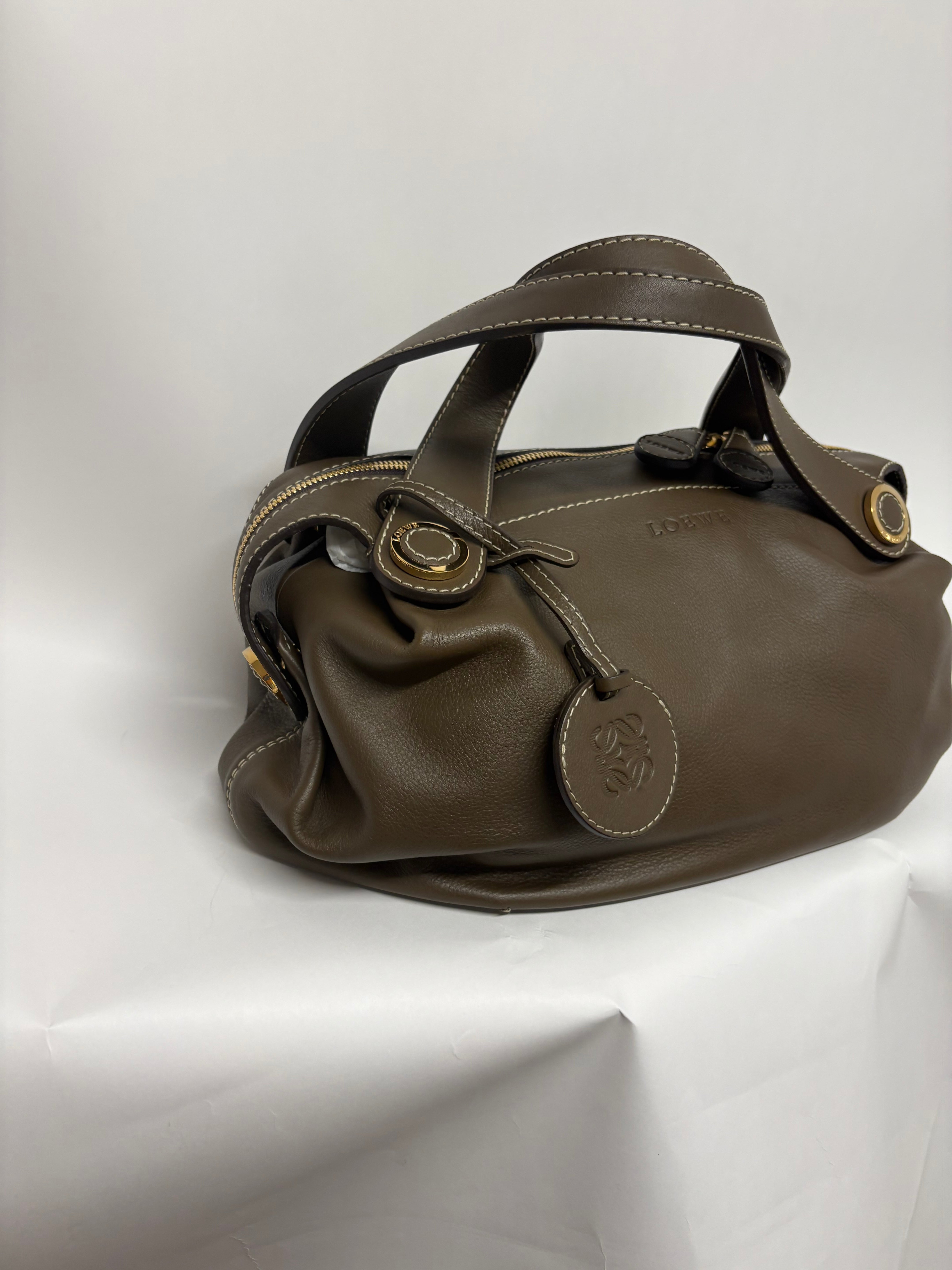 Loewe bowling en piel taupe oscuro
